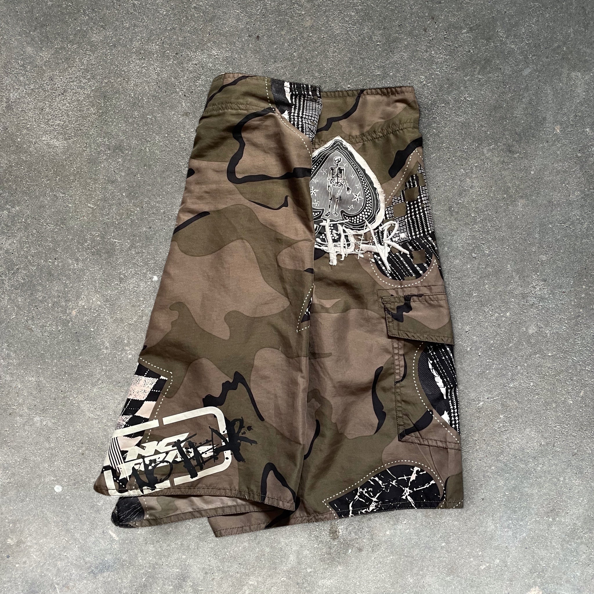 2000's No Fear Camo Boardshorts (M)