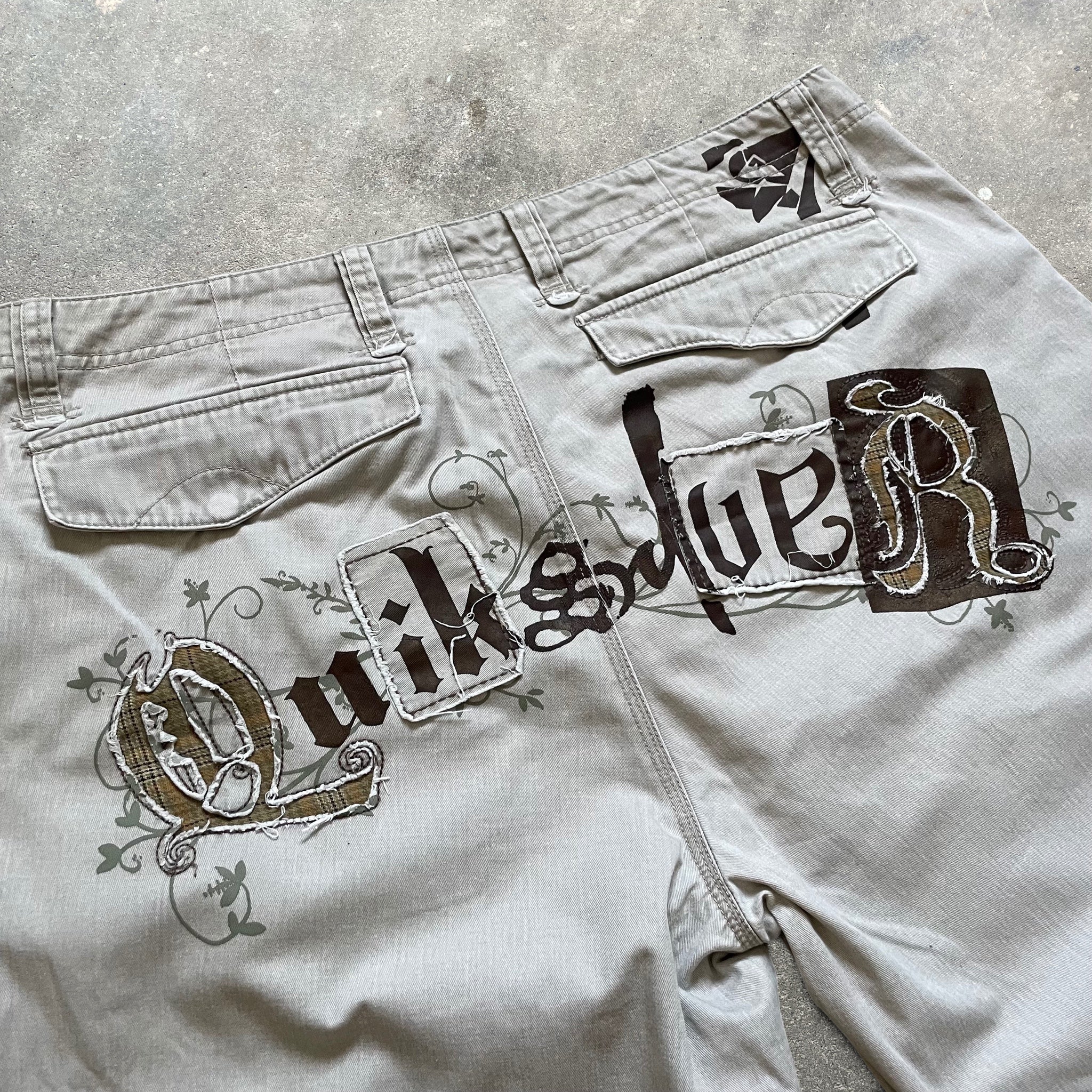 2000's Quiksilver Chino Shorts (L)
