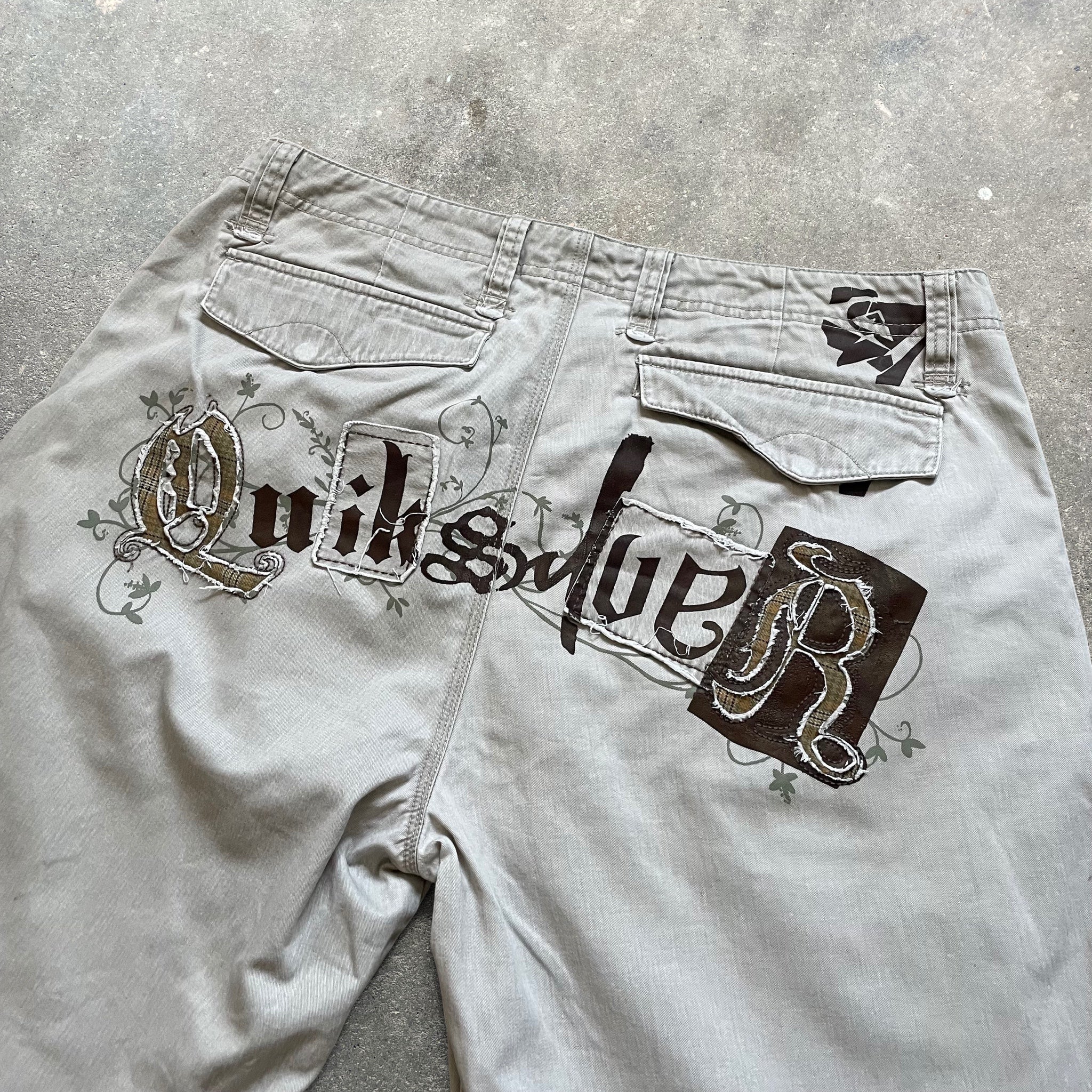 2000's Quiksilver Chino Shorts (L)