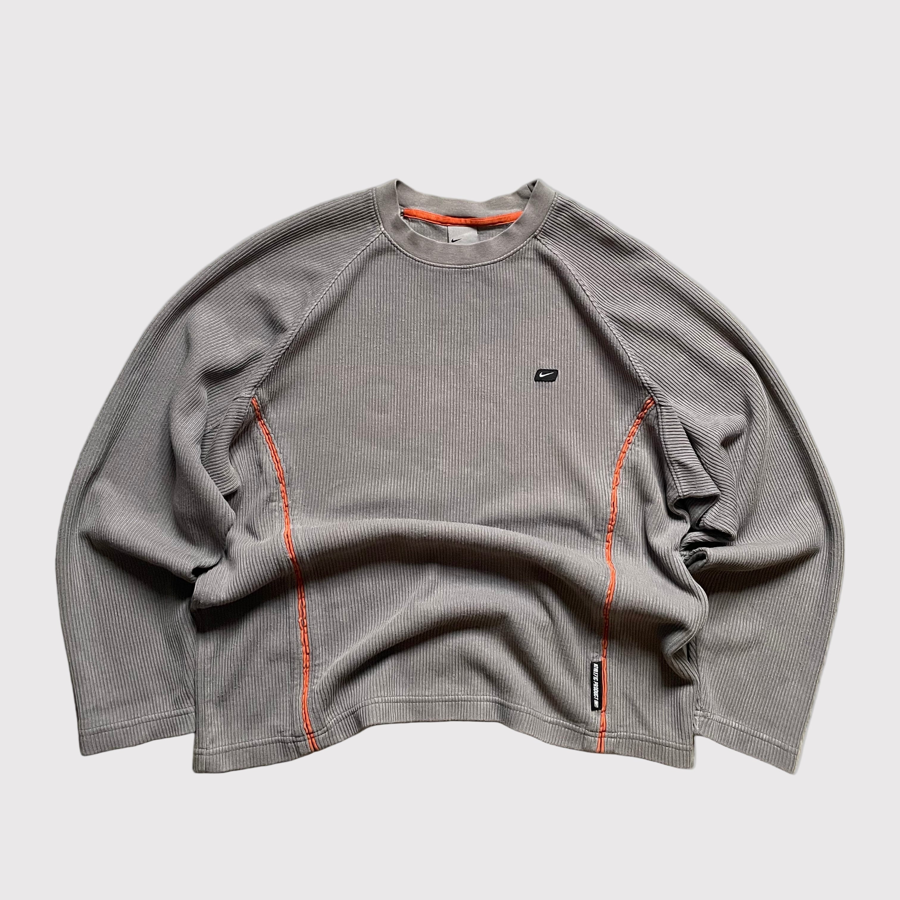 Vintage Nike sweatshirt in brown with orange piping