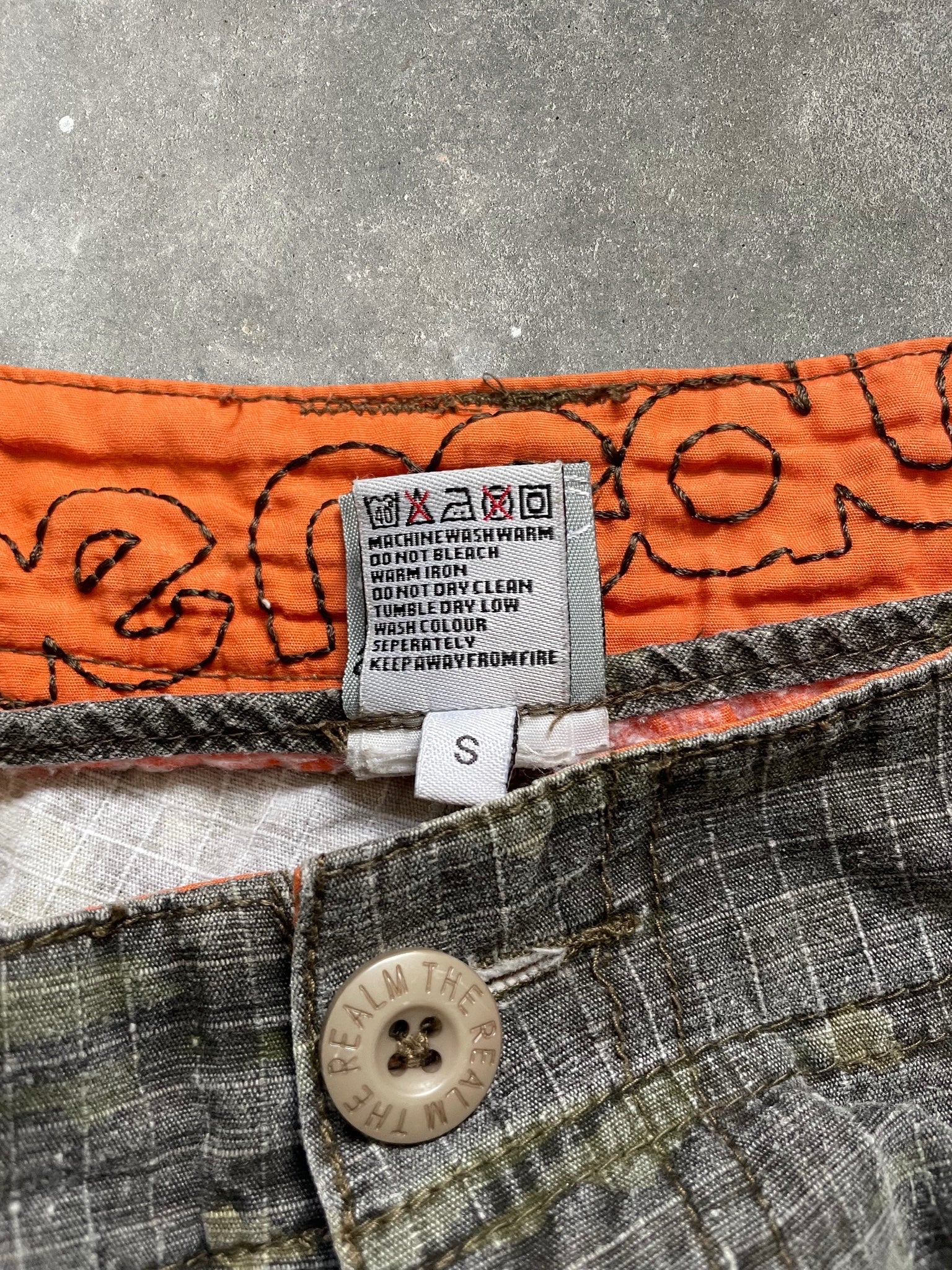 2000's The Realm Cargo Shorts (M)