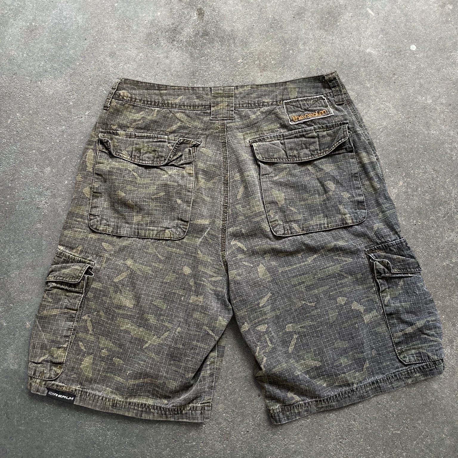2000's The Realm Cargo Shorts (M)