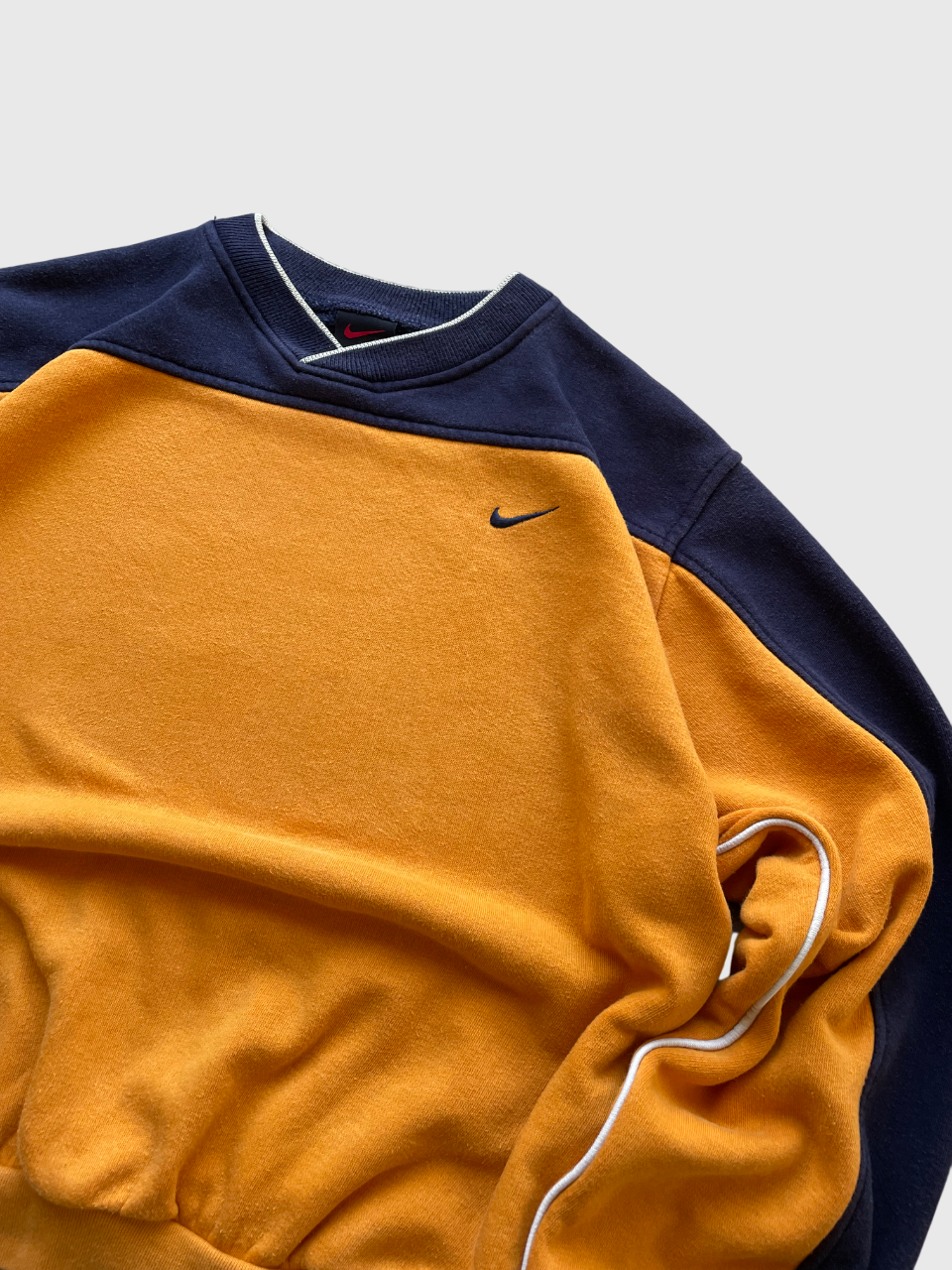 90's Nike V-Neck Sweatshirt (6-8)