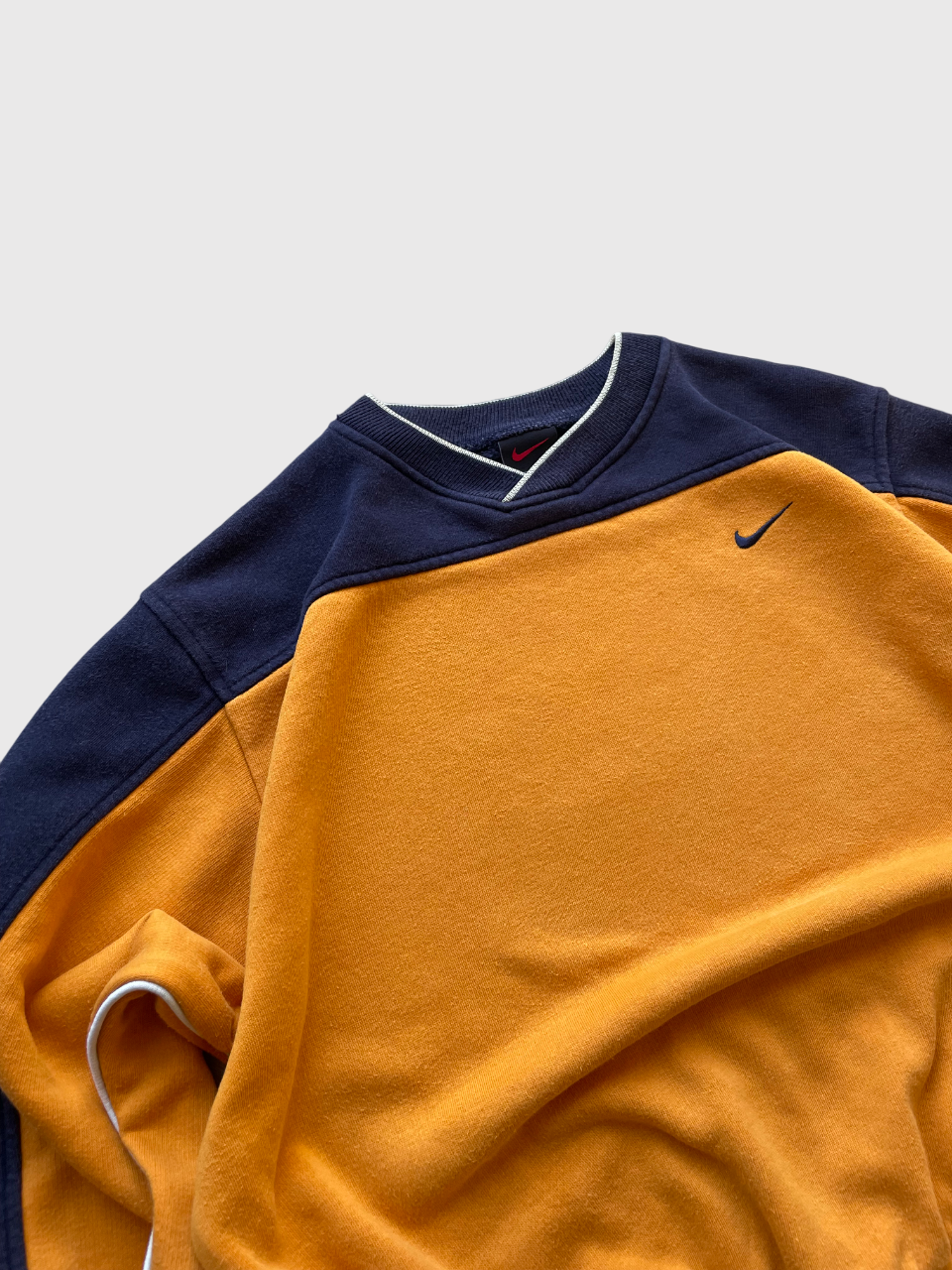 90's Nike V-Neck Sweatshirt (6-8)