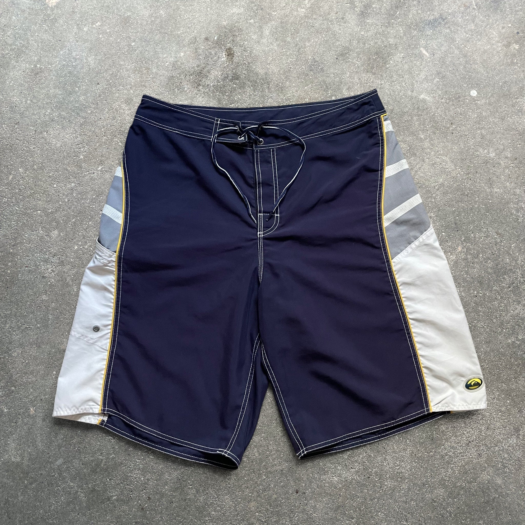 2000's Quiksilver Boardshorts (L)