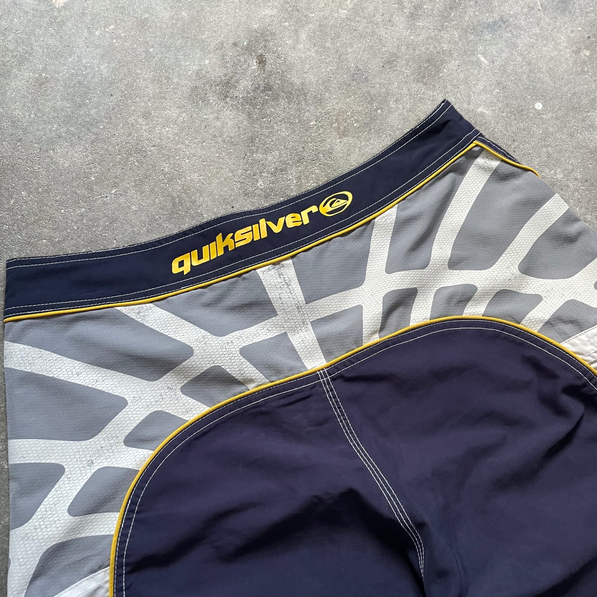 2000's Quiksilver Boardshorts (L)