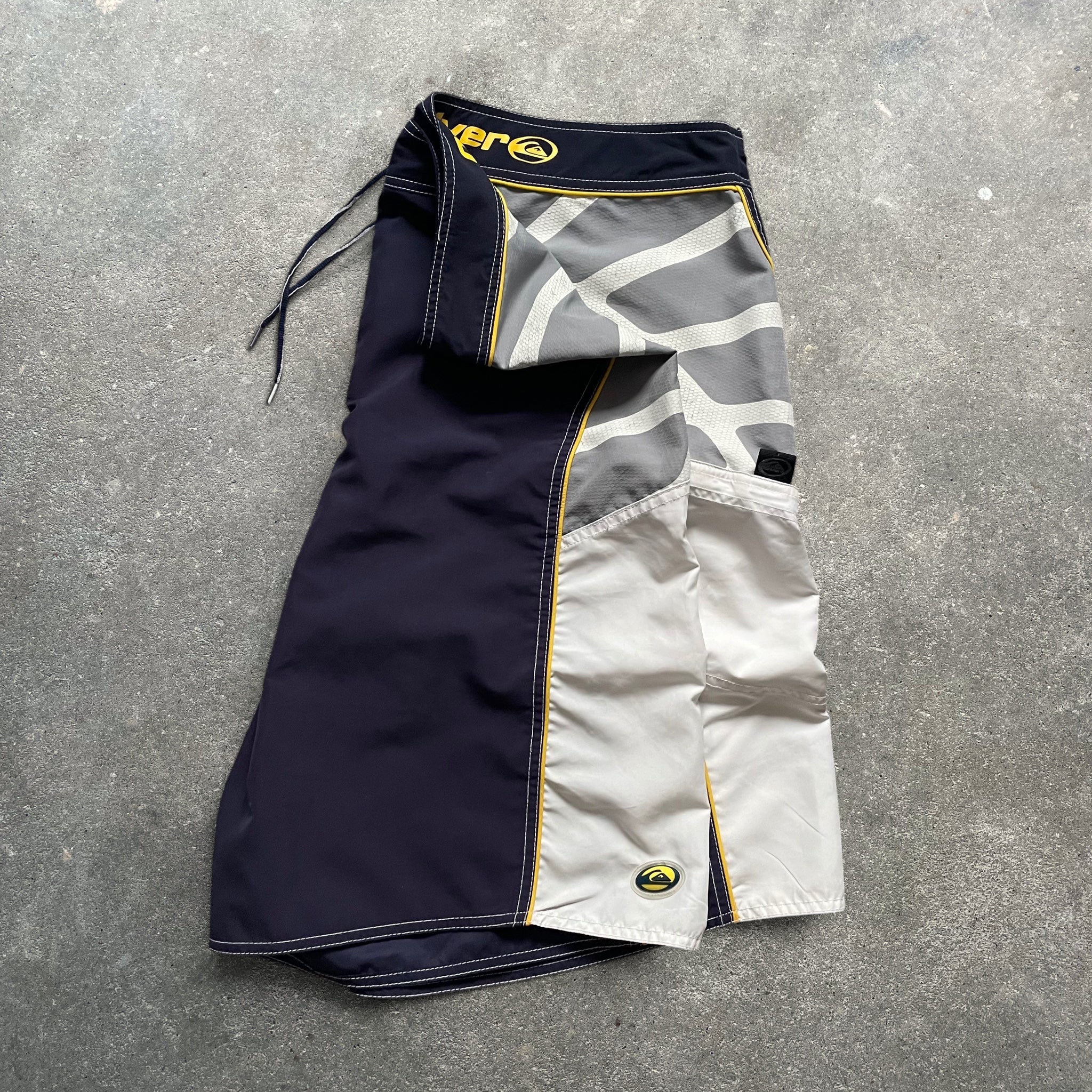 2000's Quiksilver Boardshorts (L)