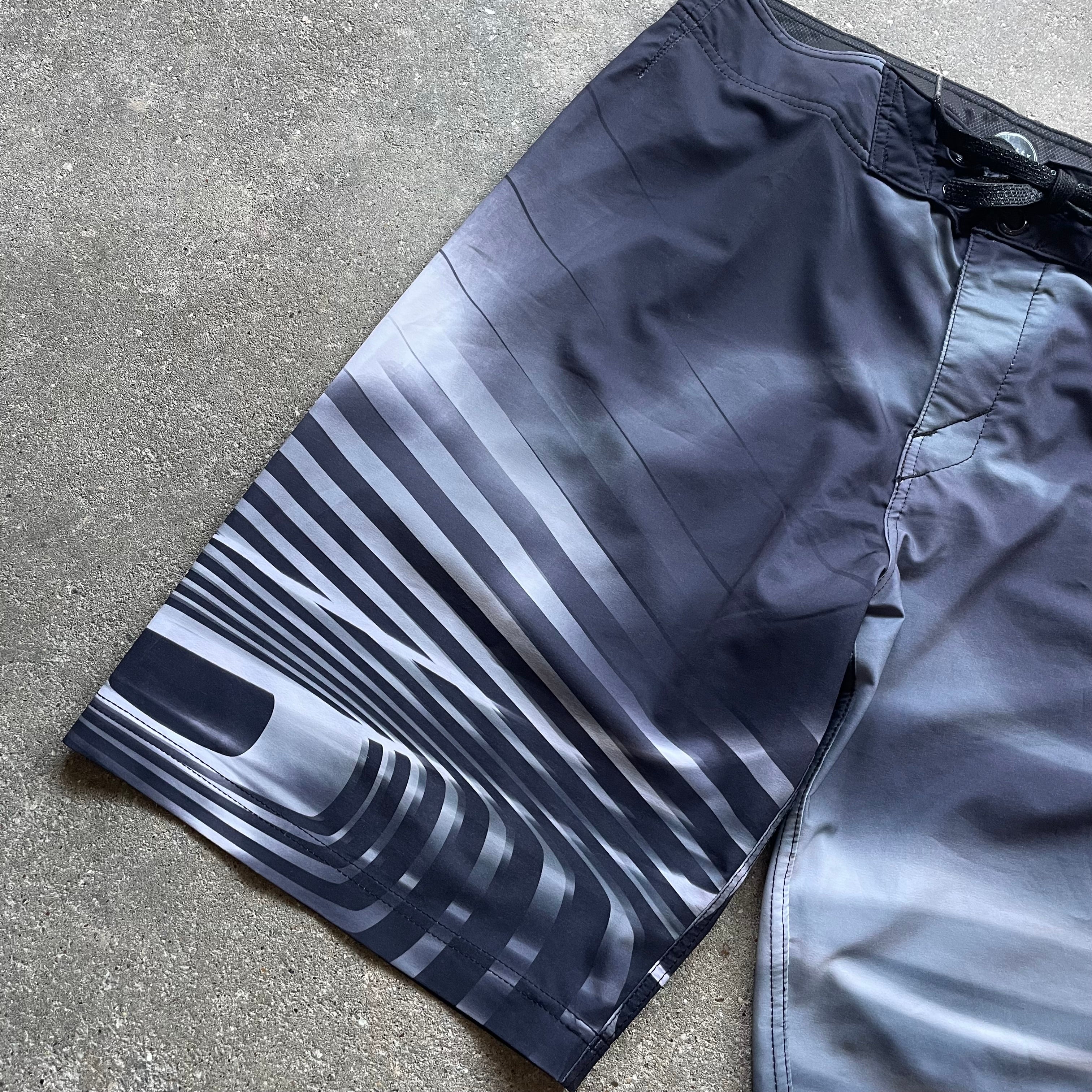 2000's Oakley Boardshorts (M)