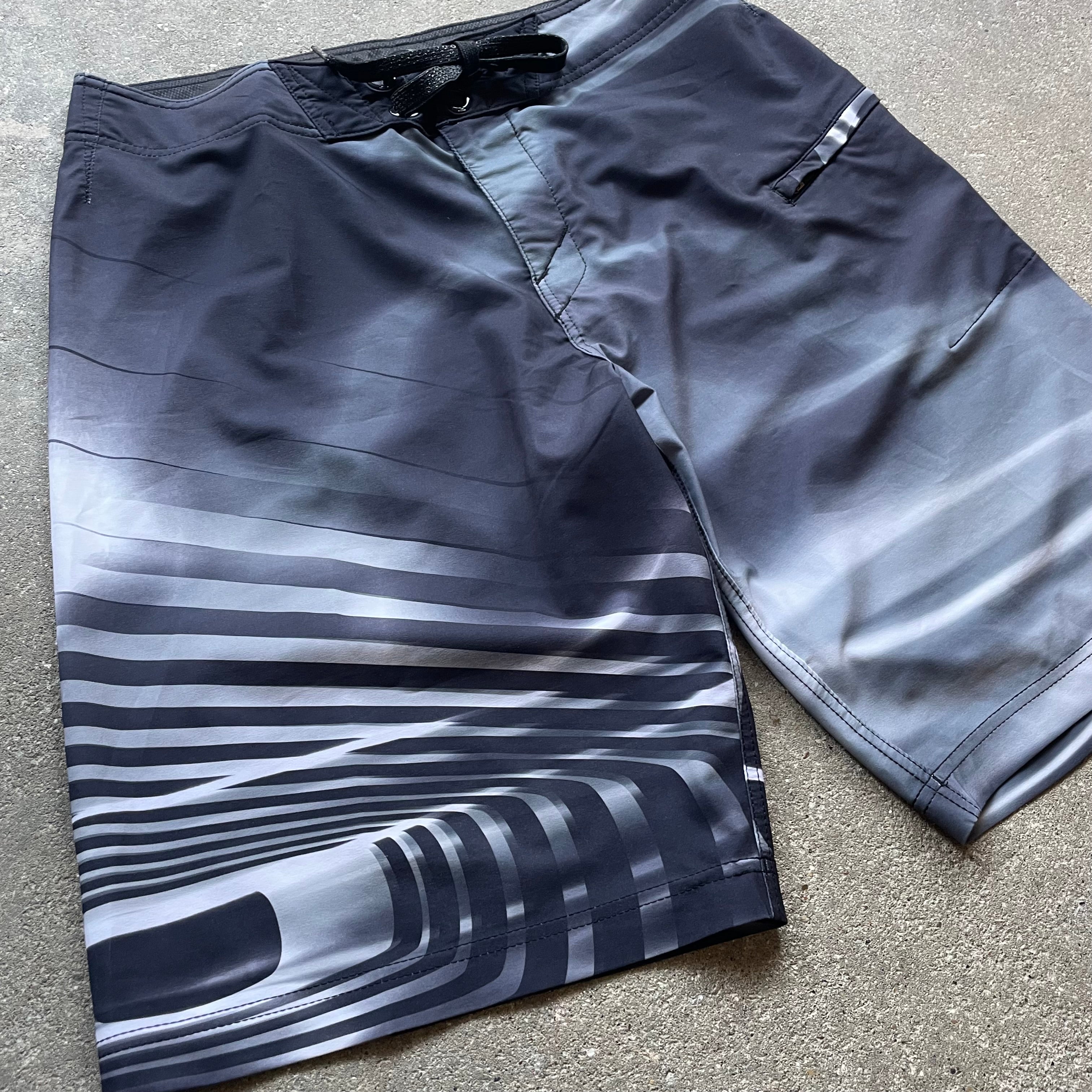 2000's Oakley Boardshorts (M)