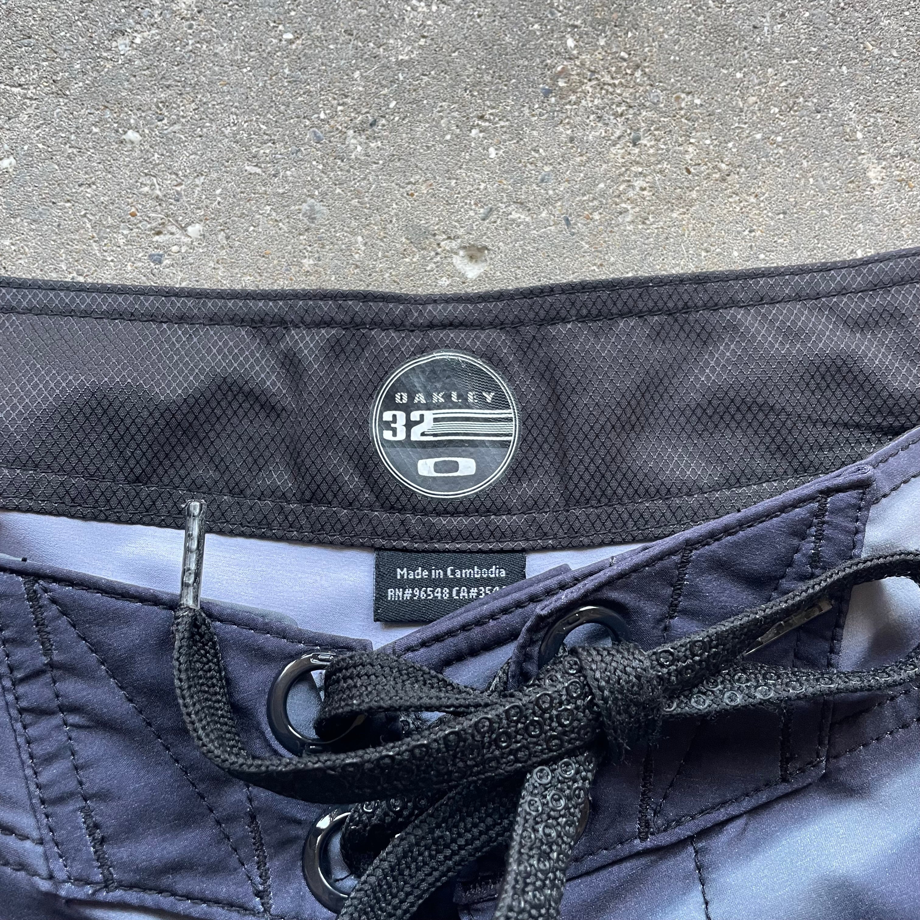 2000's Oakley Boardshorts (M)