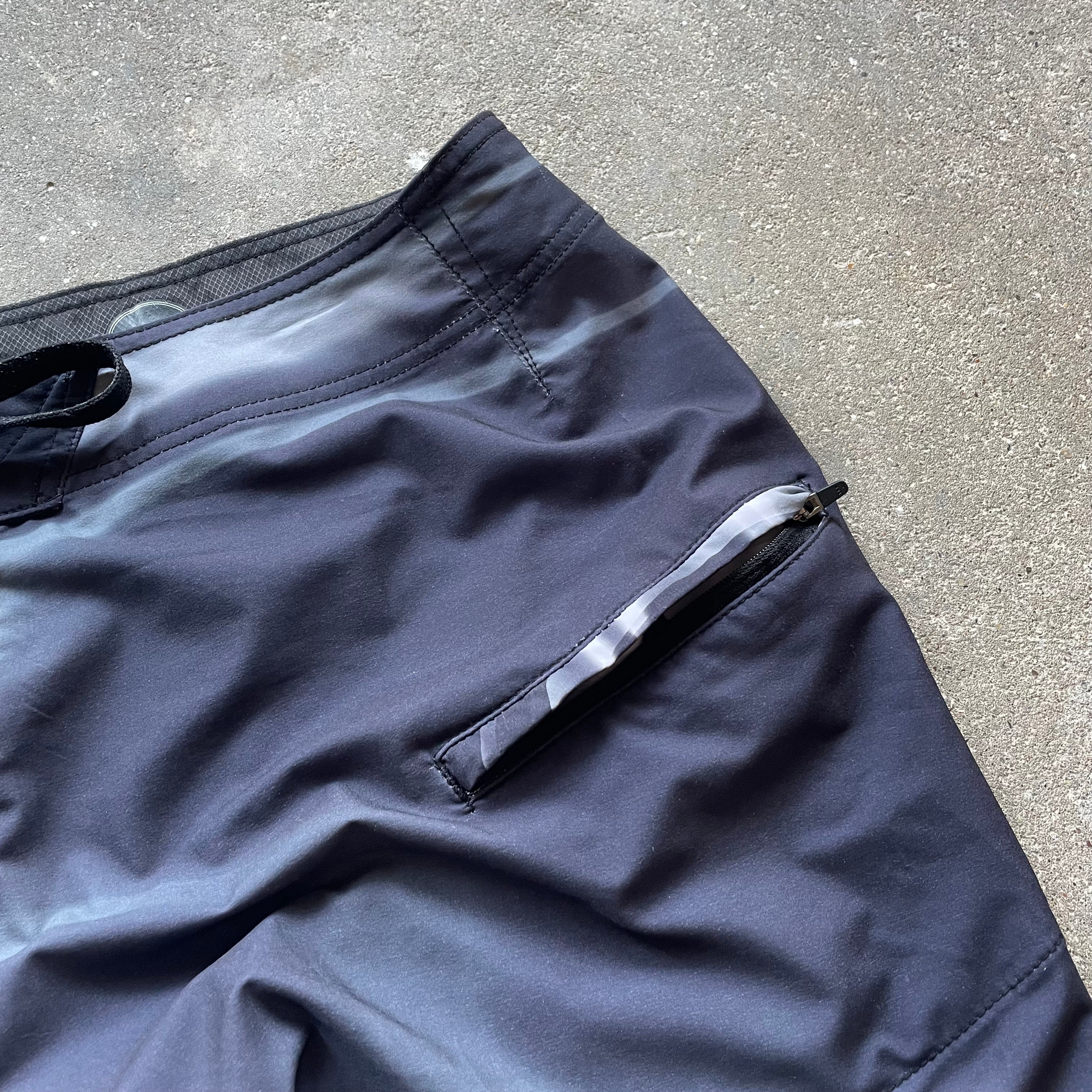 2000's Oakley Boardshorts (M)