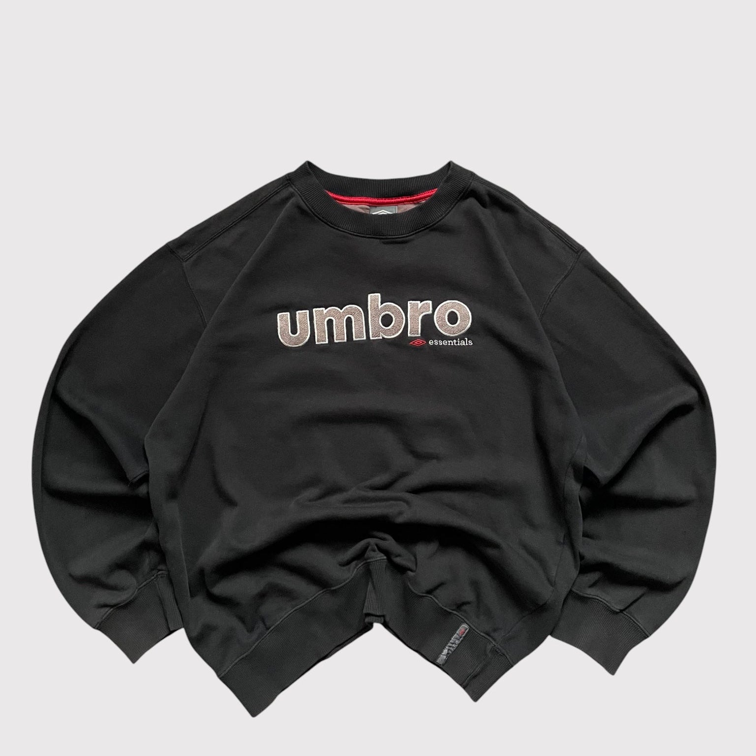 Vintage Umbro sweatshirt in black, embroidered logo on the front