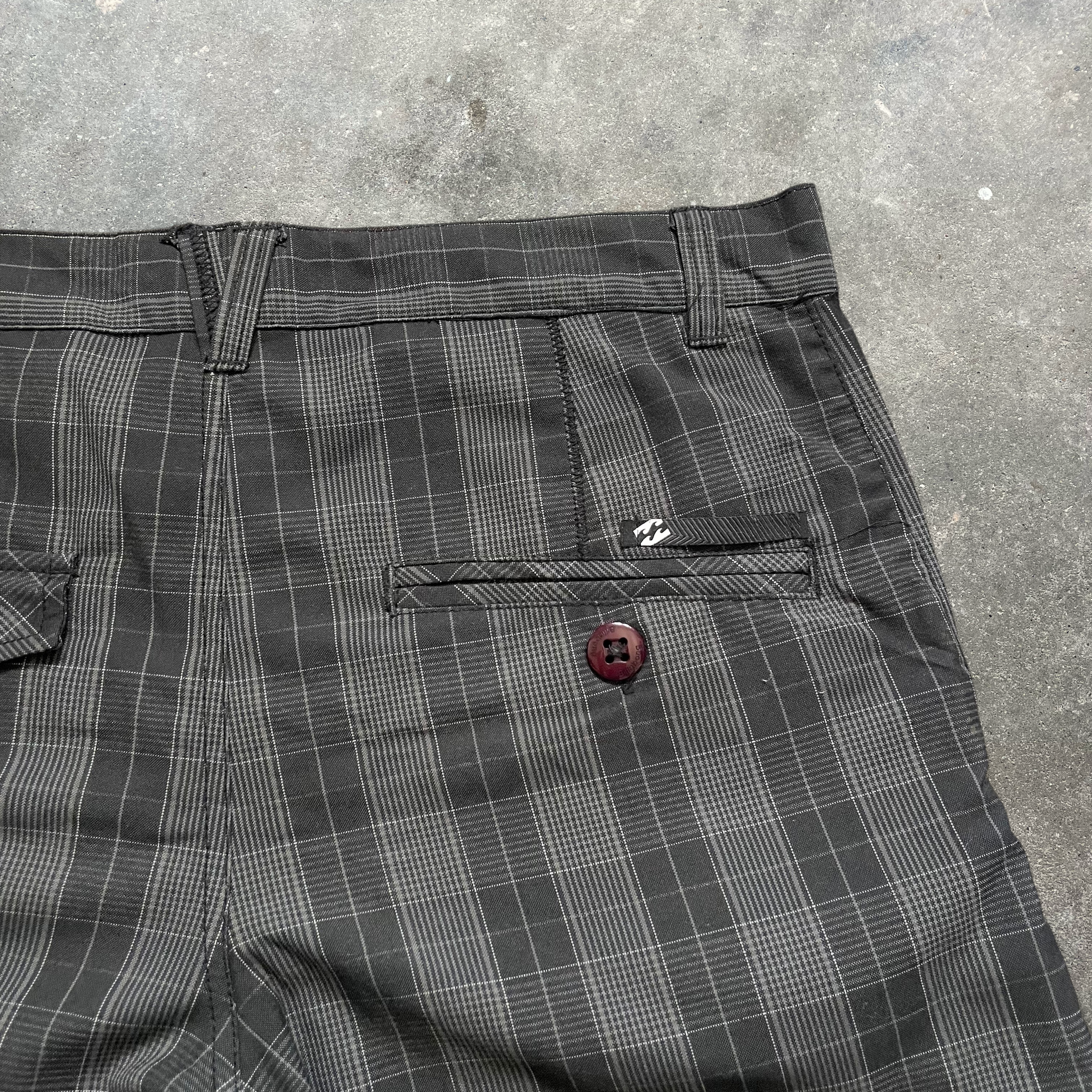 2000's Billabong Chino Shorts Checkered (32)