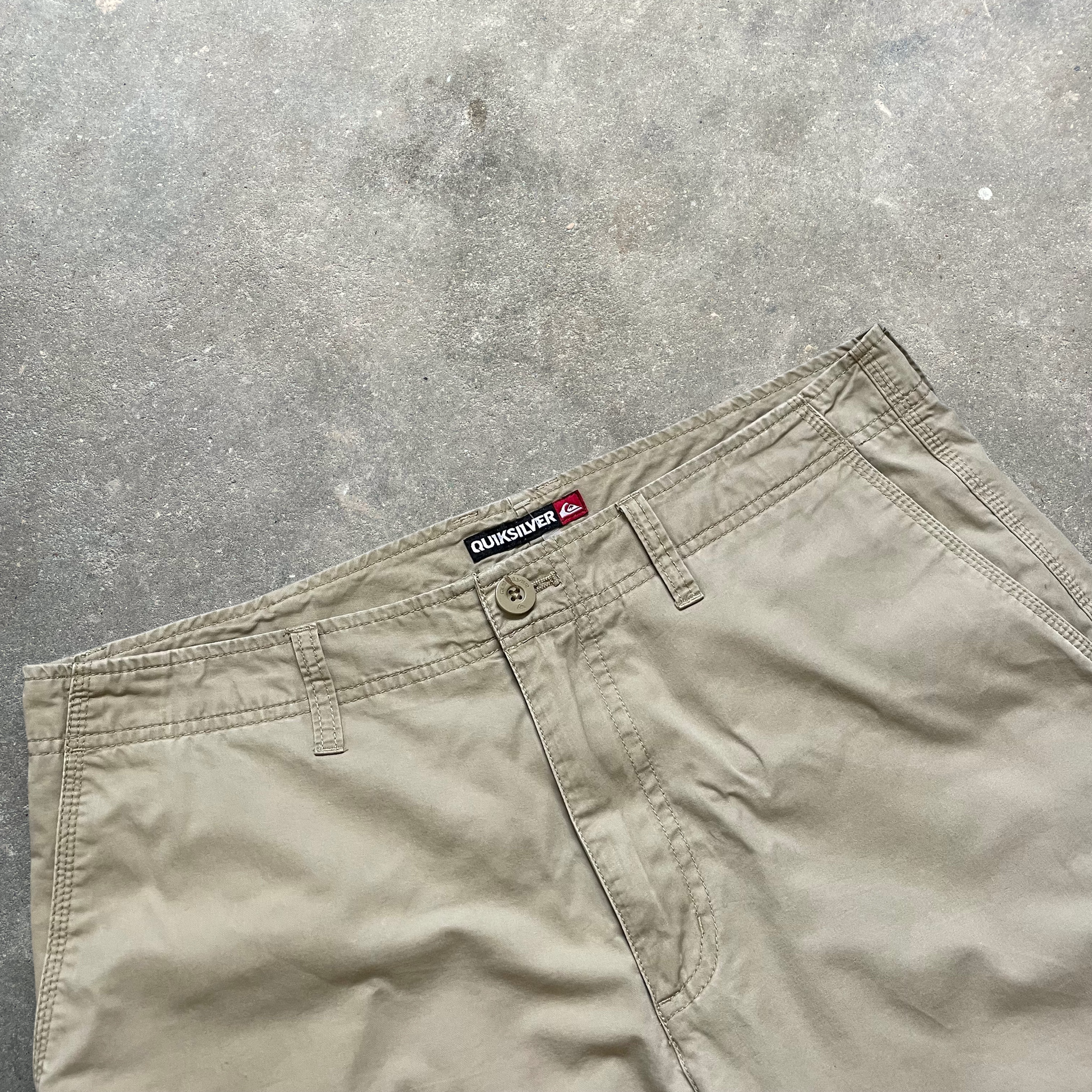 2000's Quiksilver Cargo Shorts (34)