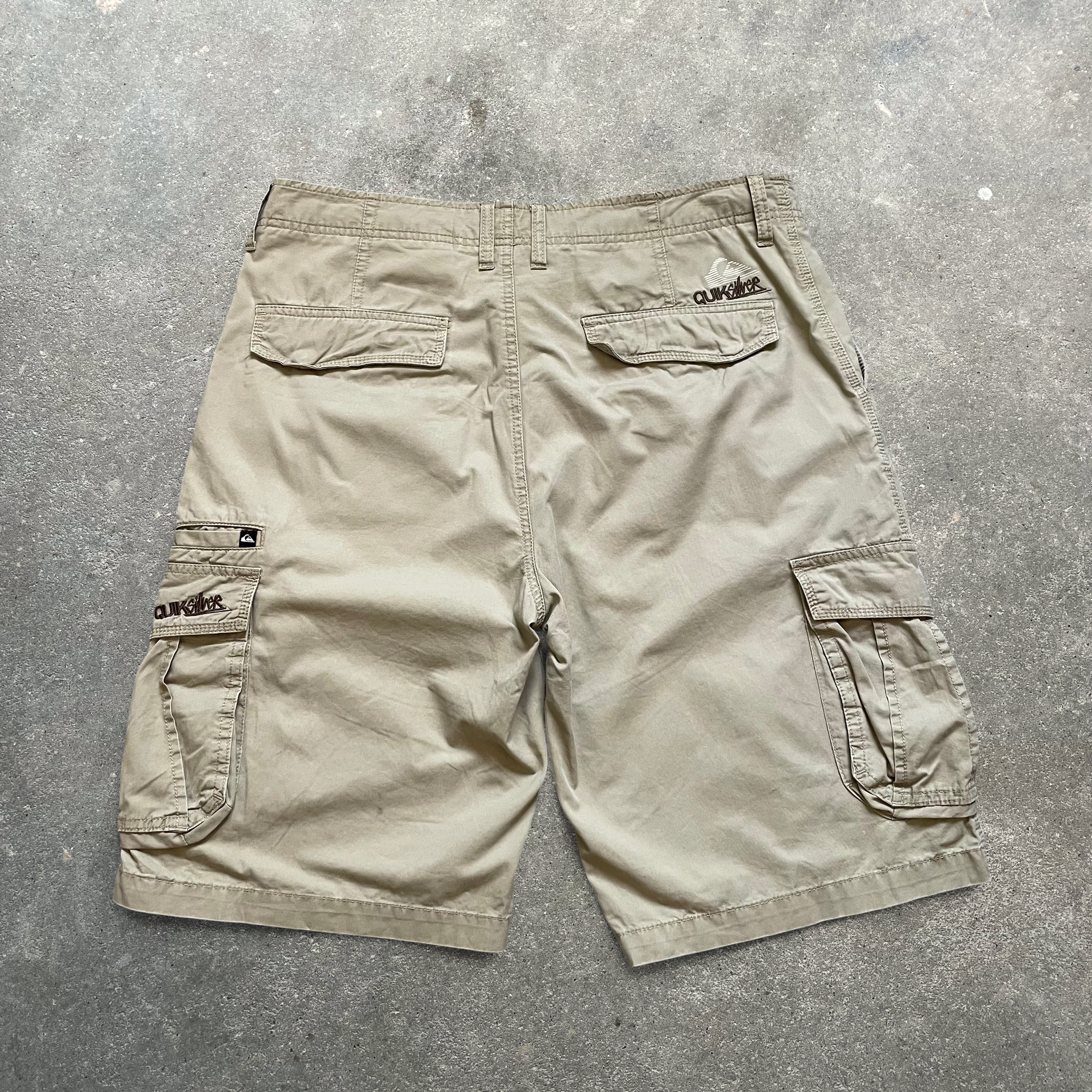 2000's Quiksilver Cargo Shorts (34)