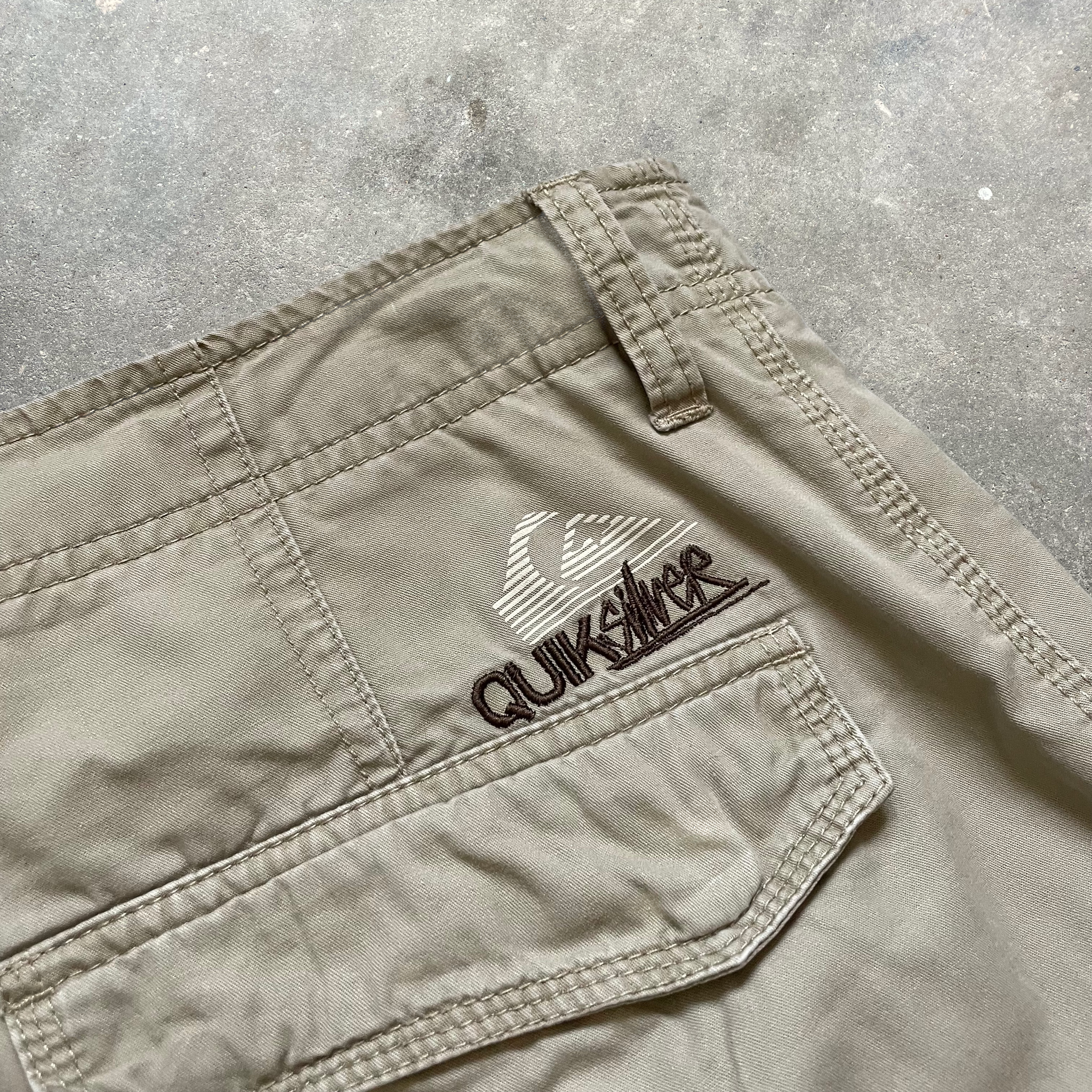 2000's Quiksilver Cargo Shorts (34)