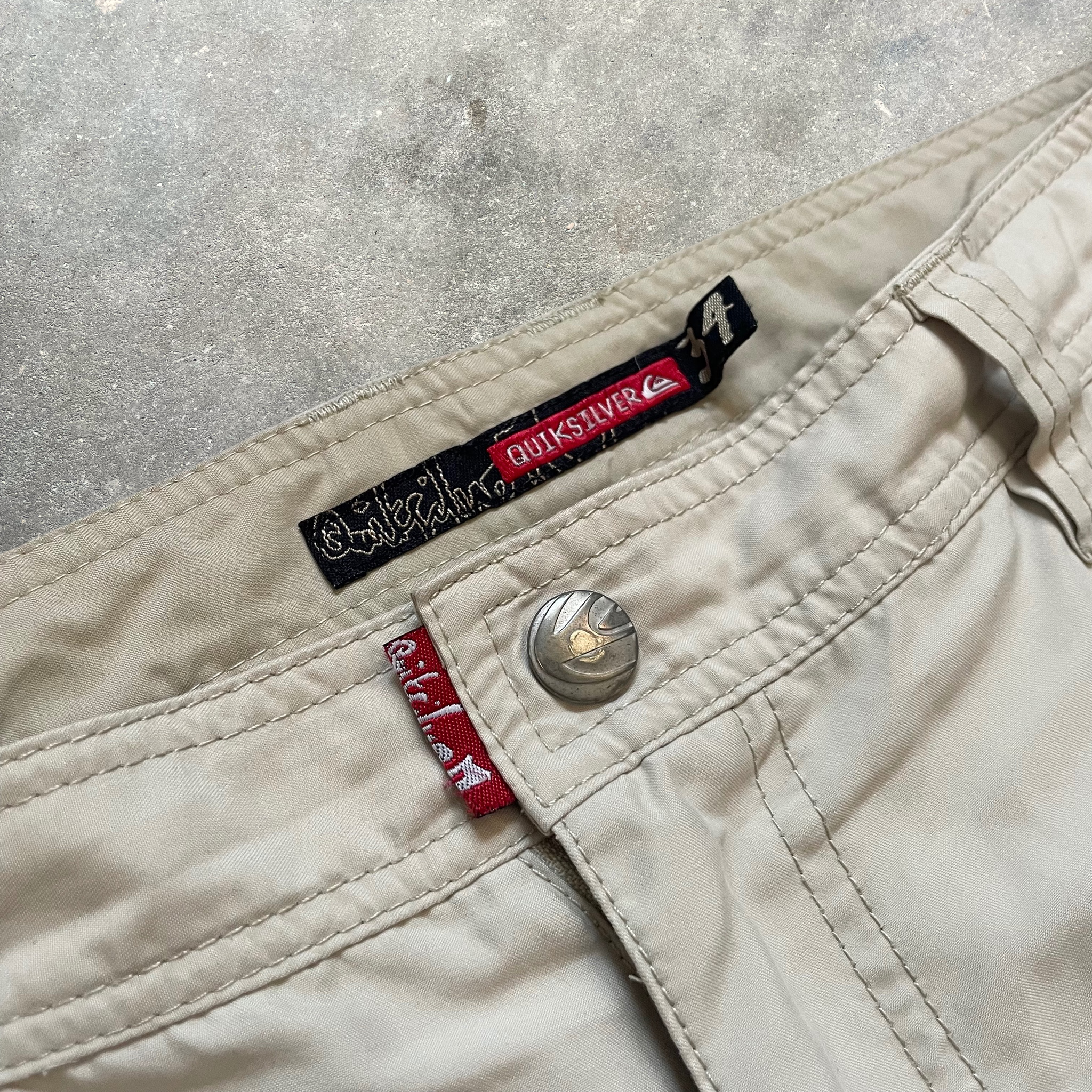 2000's Quiksilver Cargo Shorts (34)