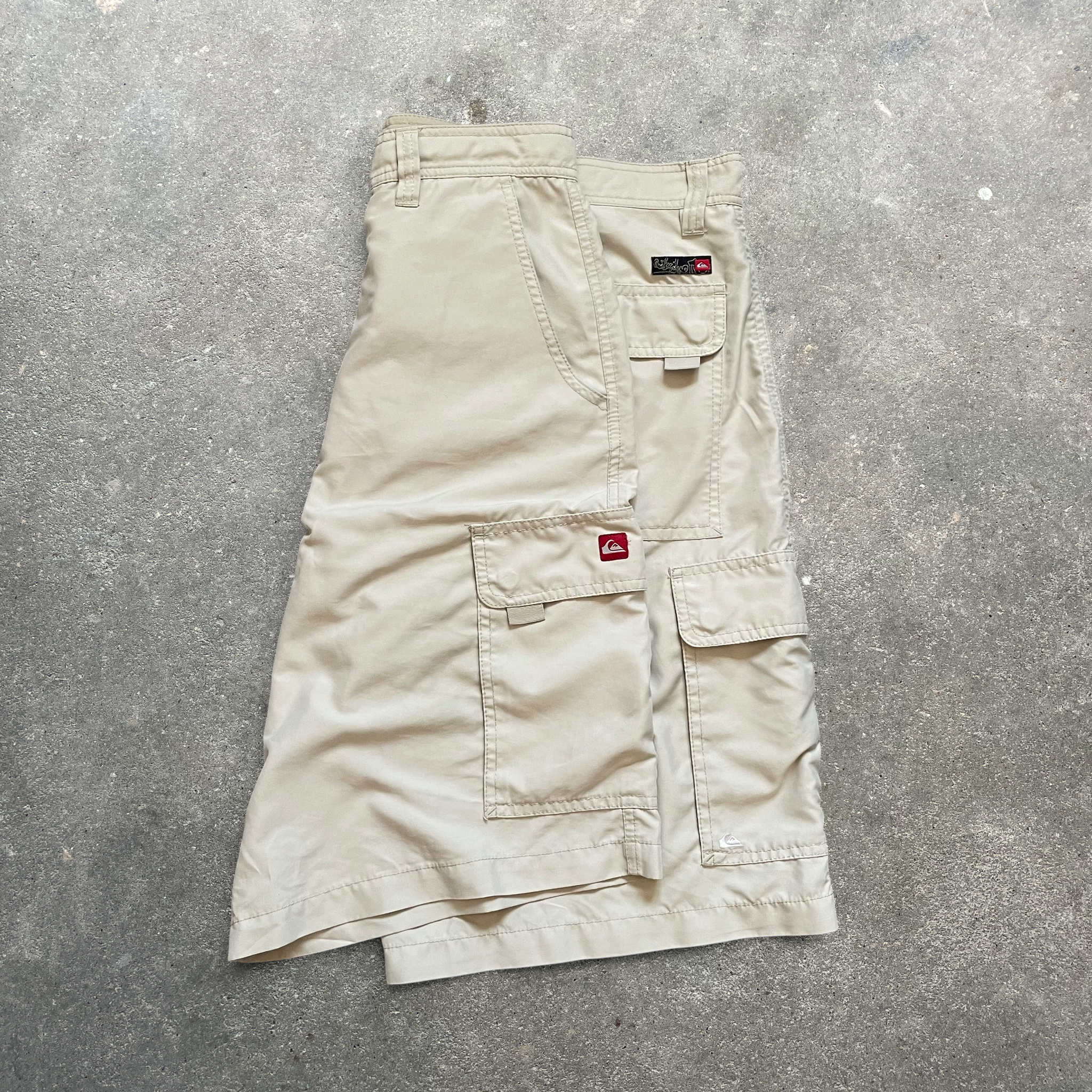 2000's Quiksilver Cargo Shorts (34)