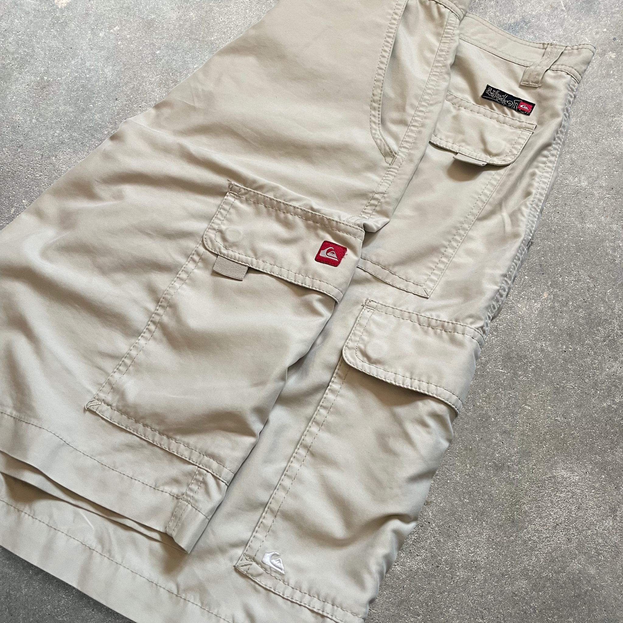 2000's Quiksilver Cargo Shorts (34)