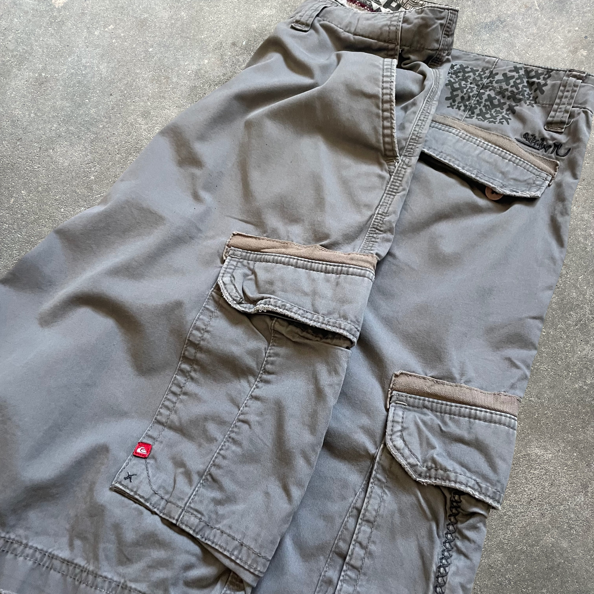 90's Quiksilver Cargo Shorts (36)