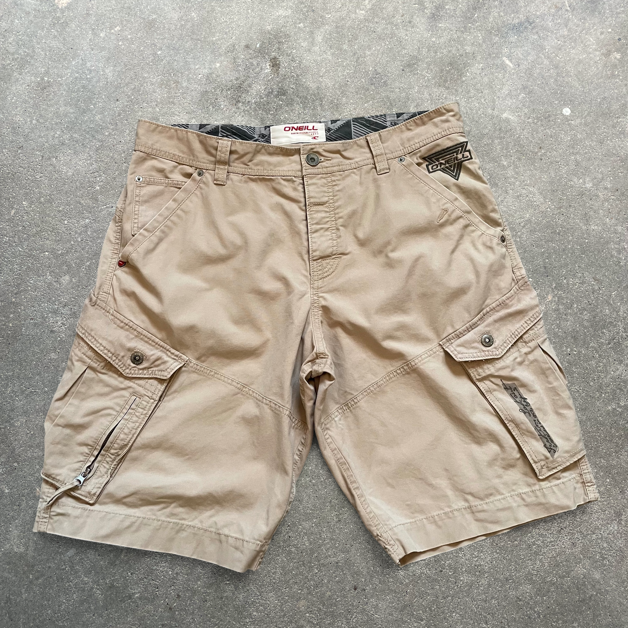 2000s O'Neill Cargo Shorts (36)