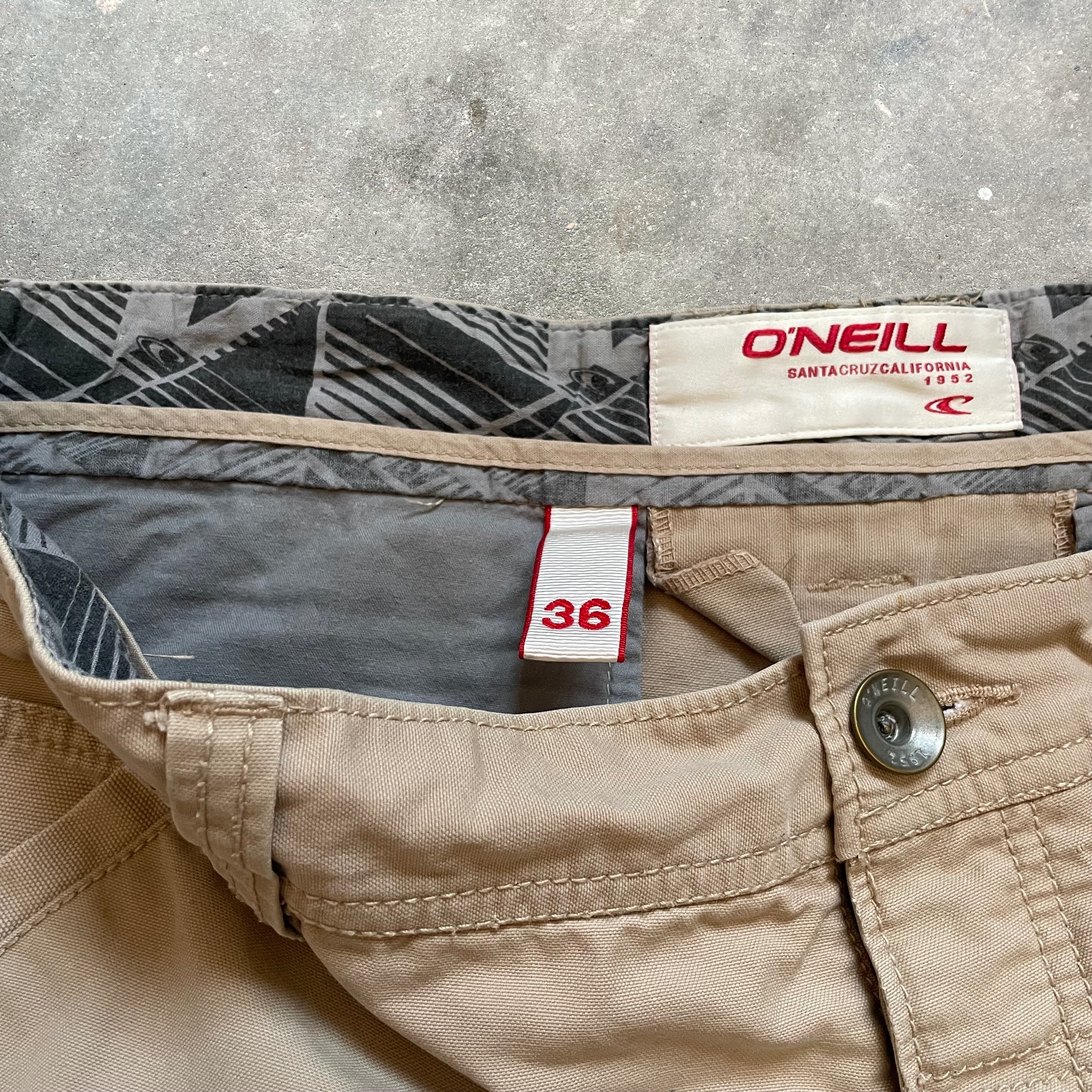 2000s O'Neill Cargo Shorts (36)