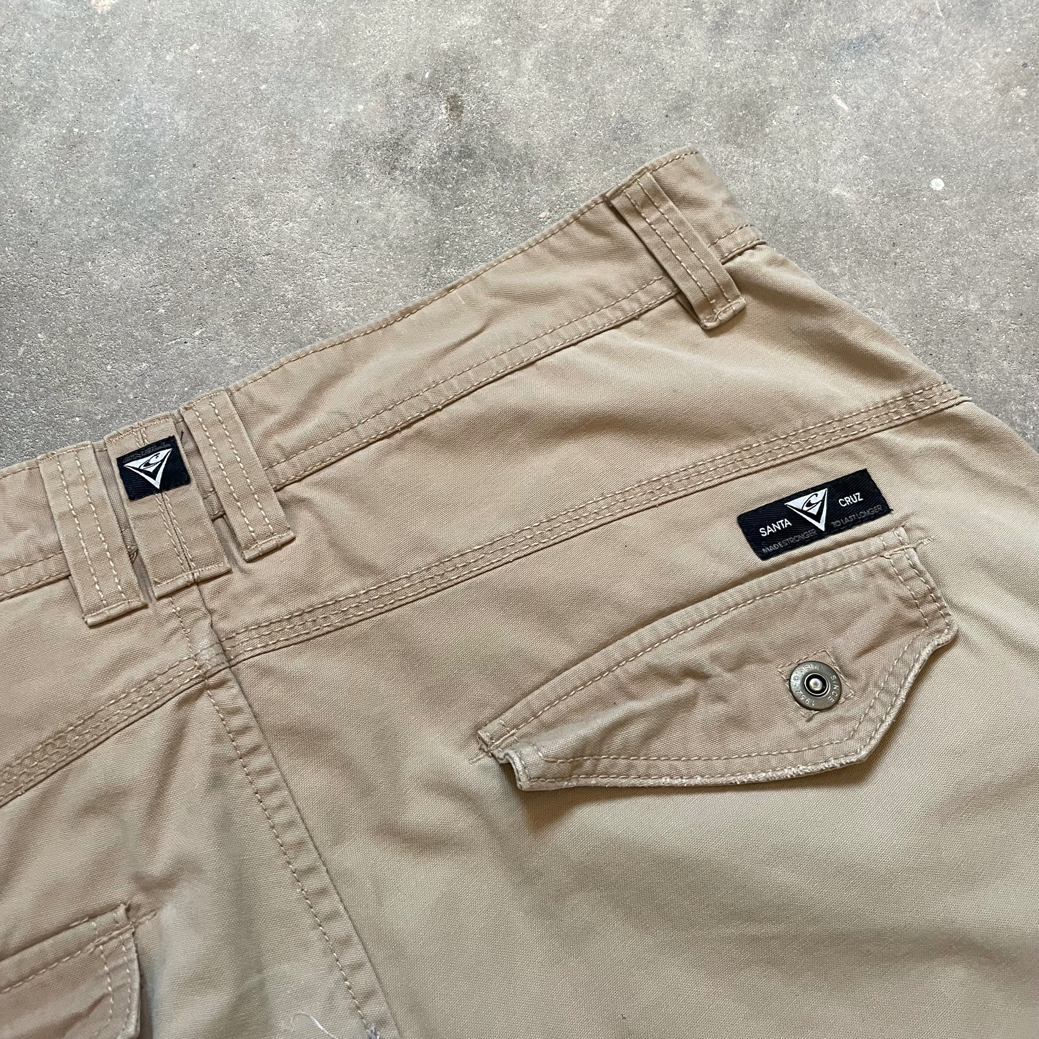 2000s O'Neill Cargo Shorts (36)