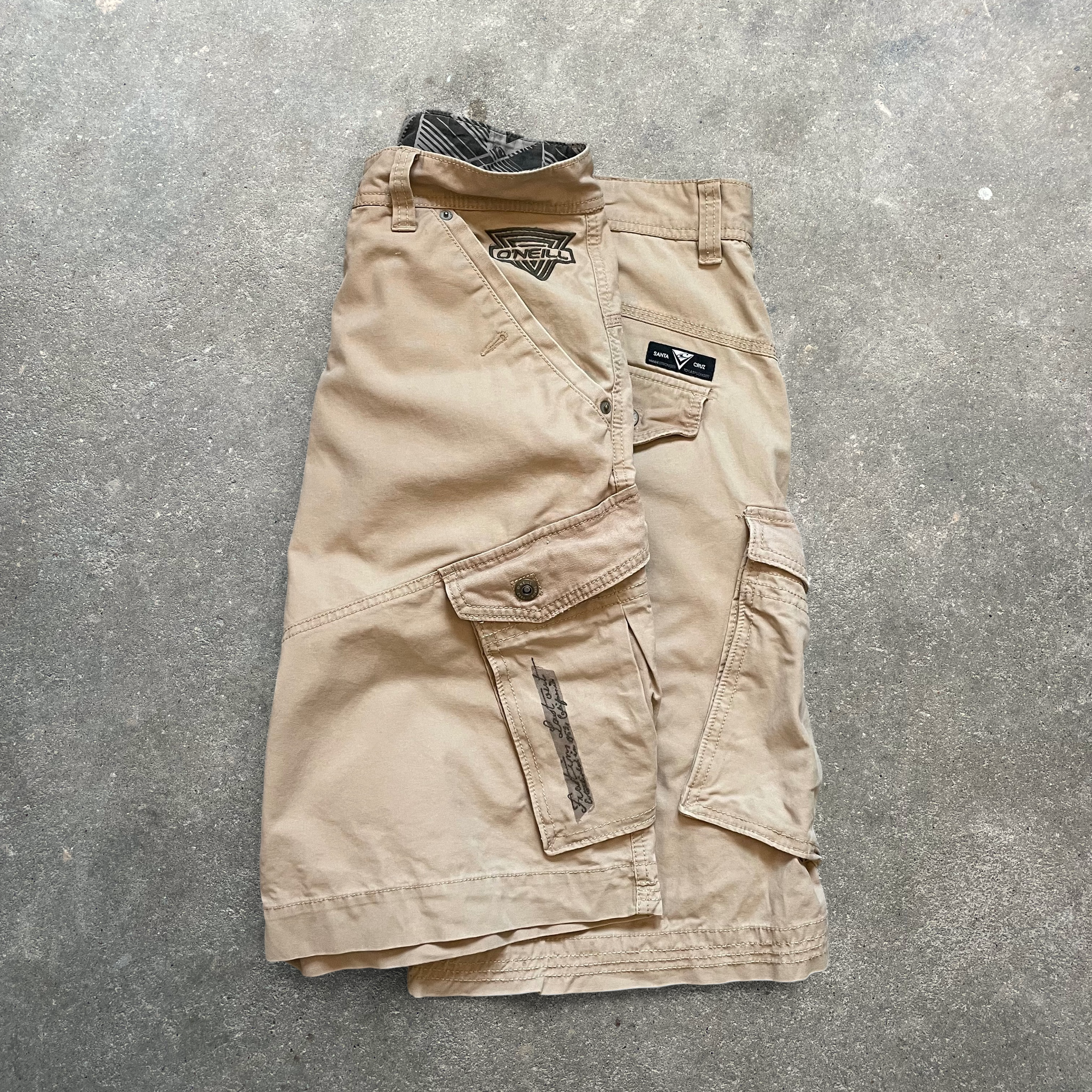 2000s O'Neill Cargo Shorts (36)