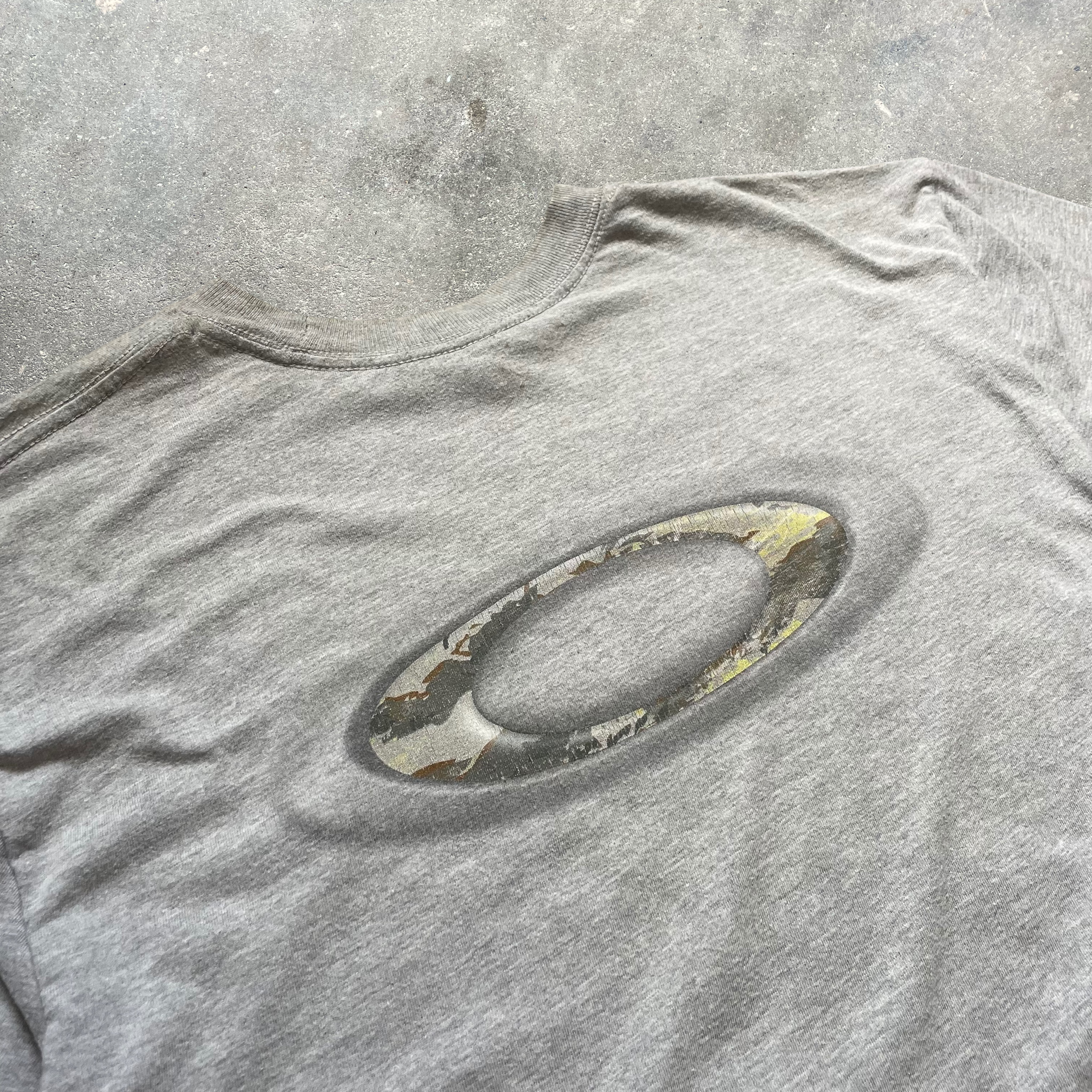 2000's Oakley T-shirt (L)