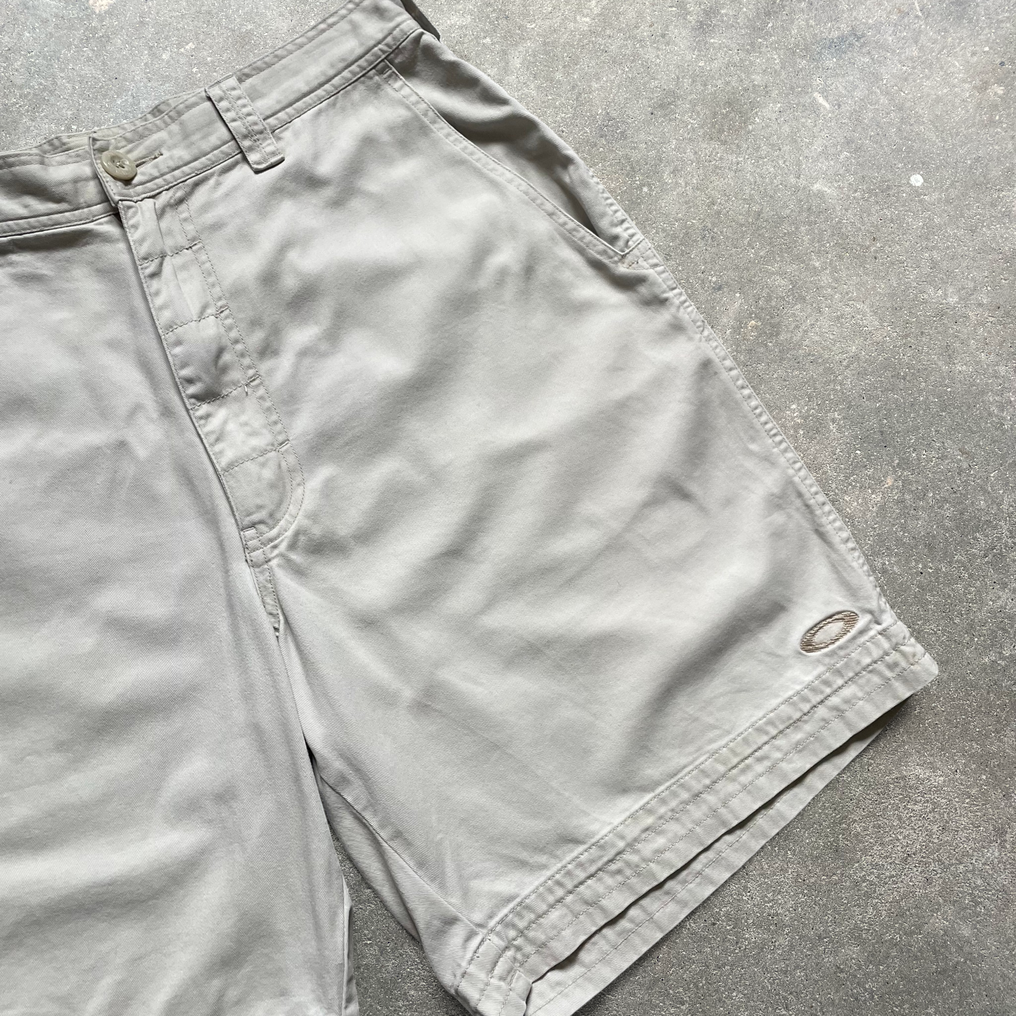2000s Oakley Software Chino Shorts (32)