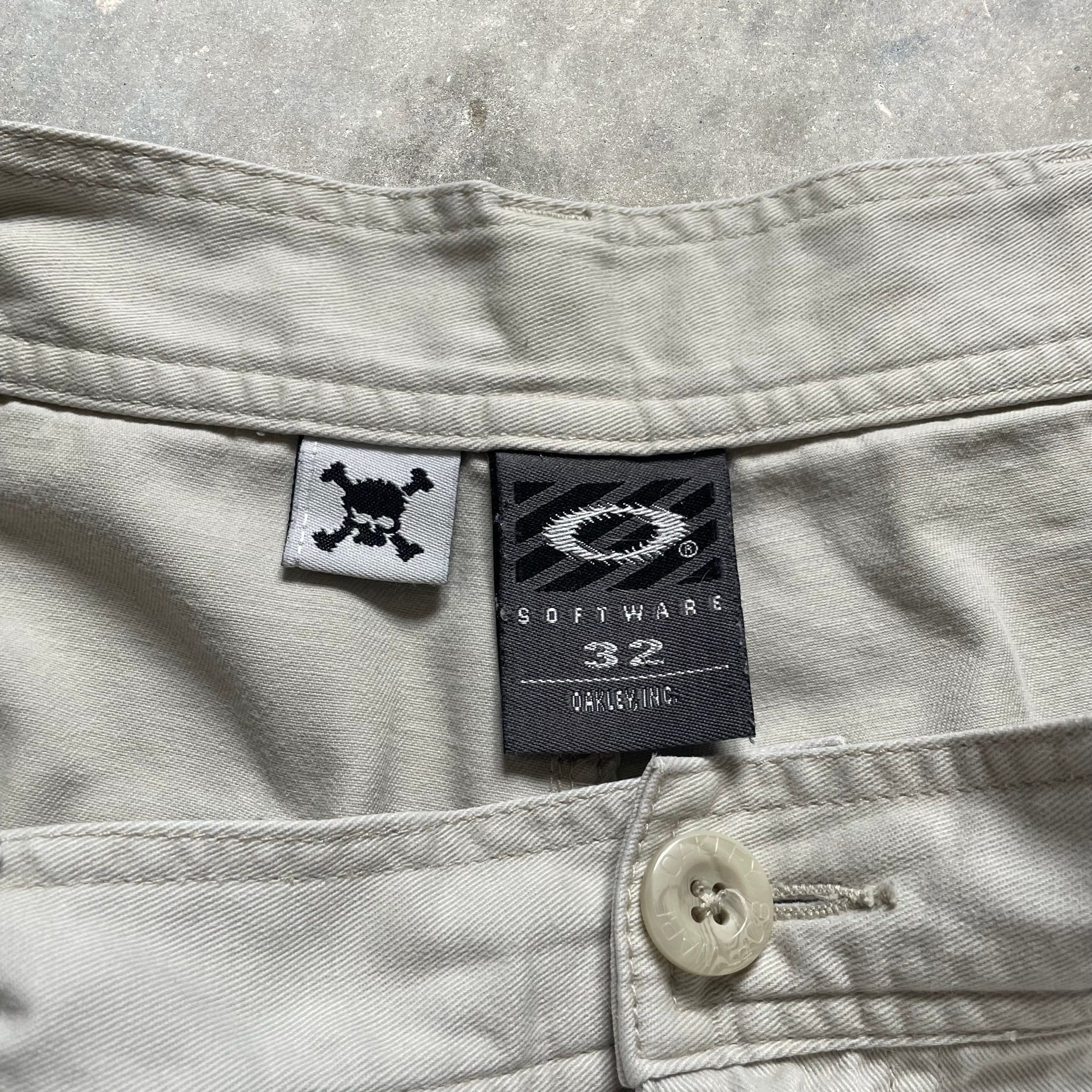 2000s Oakley Software Chino Shorts (32)