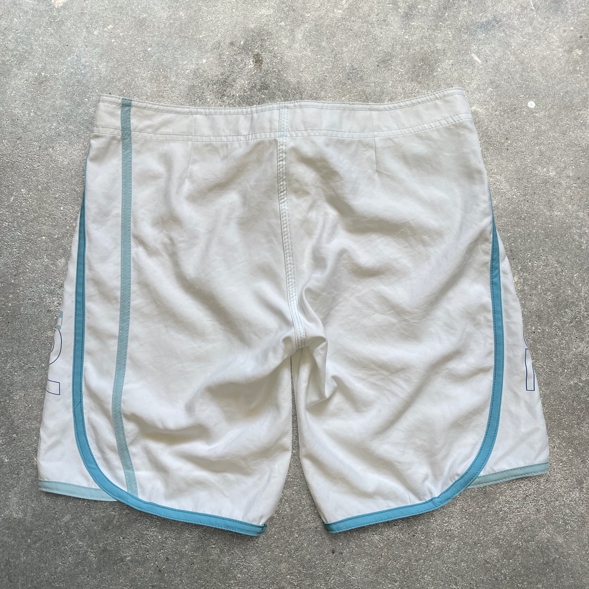 2000's Billabong Boardshorts White (32)