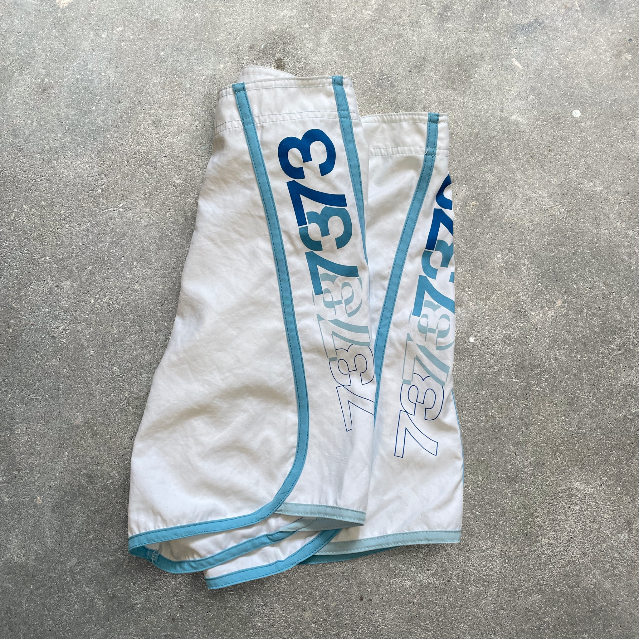 2000's Billabong Boardshorts White (32)