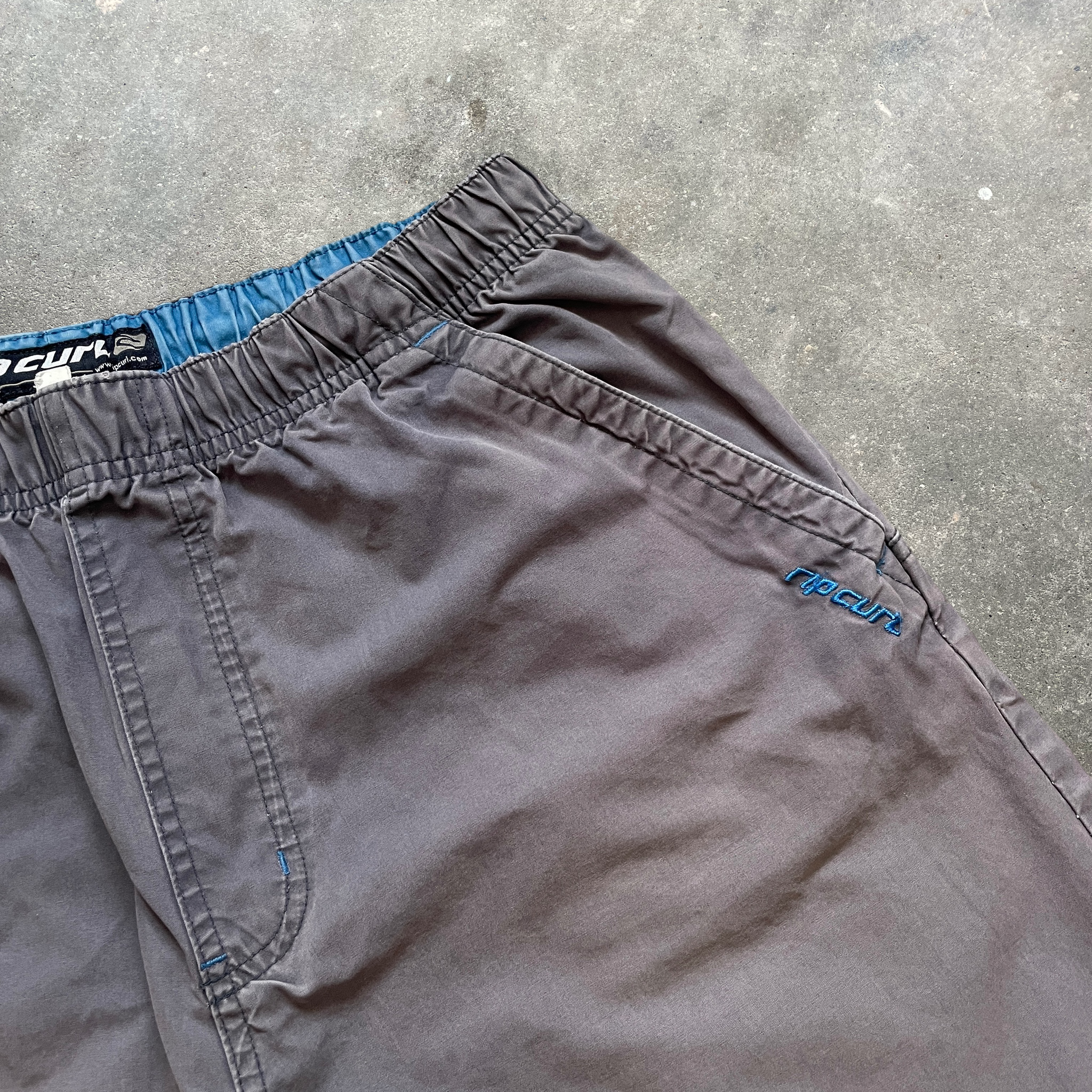 2000s Rip Curl Cargo Shorts Grey (32)