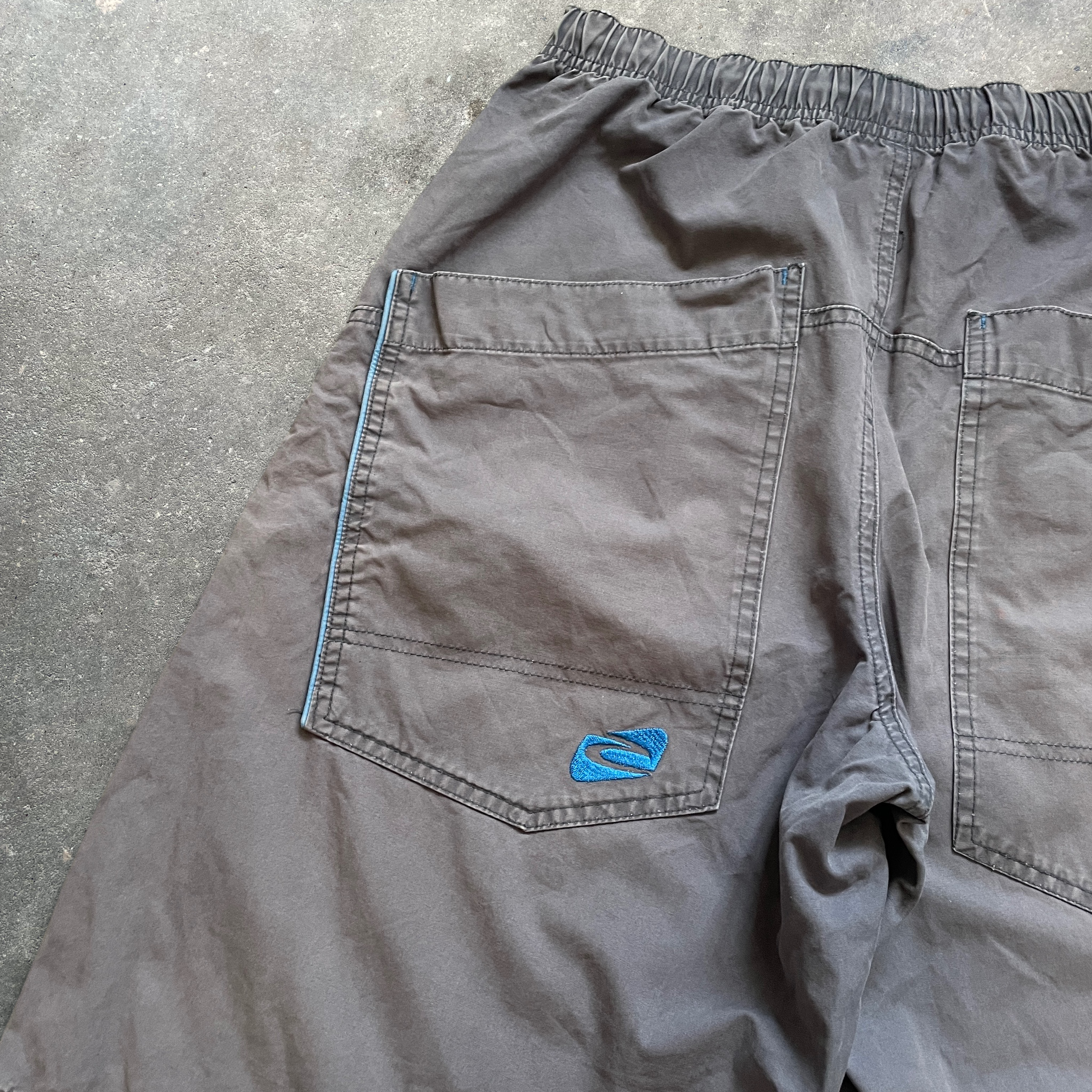 2000s Rip Curl Cargo Shorts Grey (32)