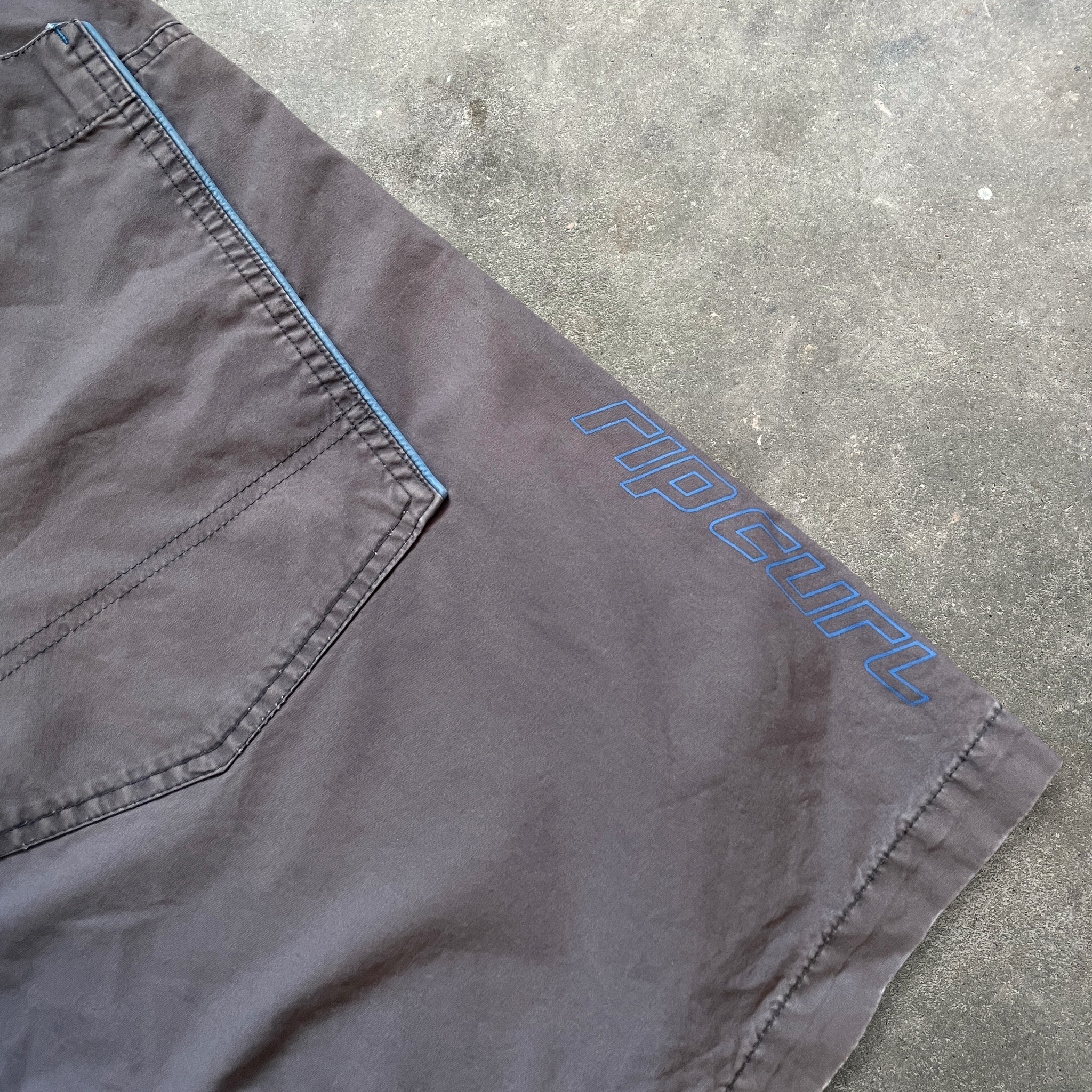 2000s Rip Curl Cargo Shorts Grey (32)