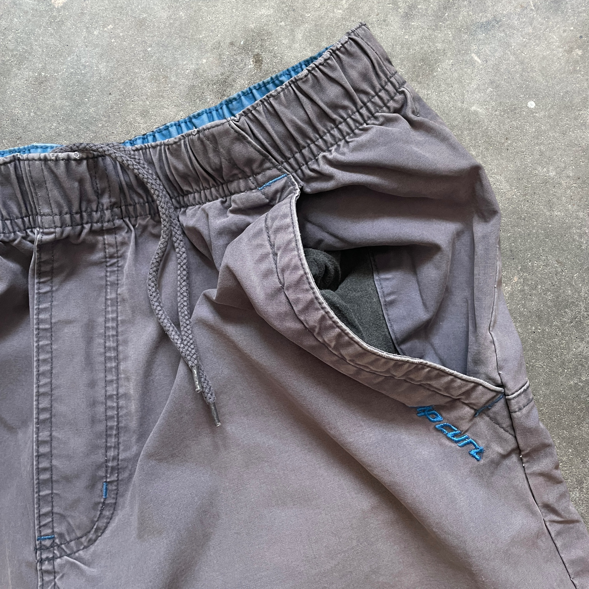 2000s Rip Curl Cargo Shorts Grey (32)