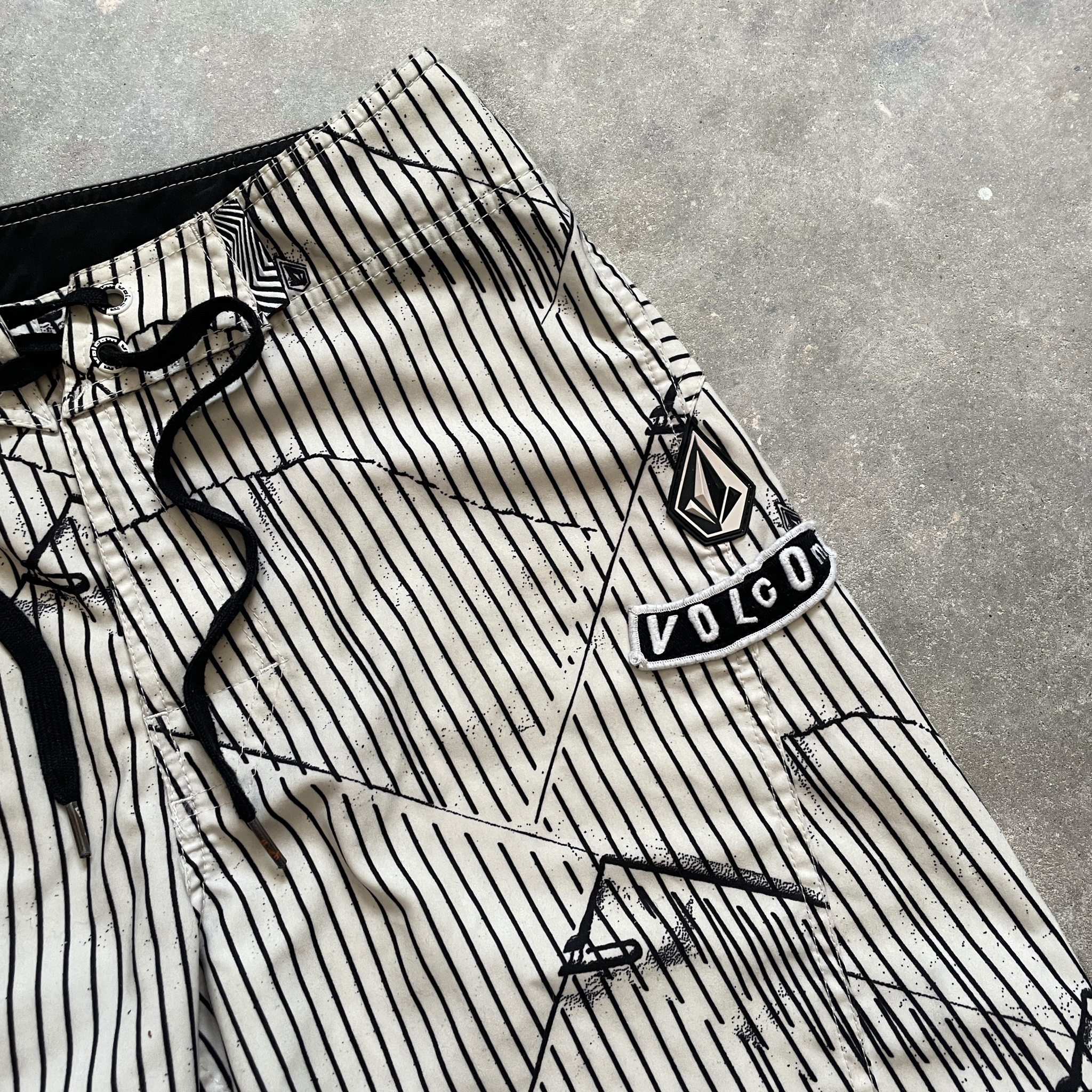 2000's Volcom Boardshorts White (30)