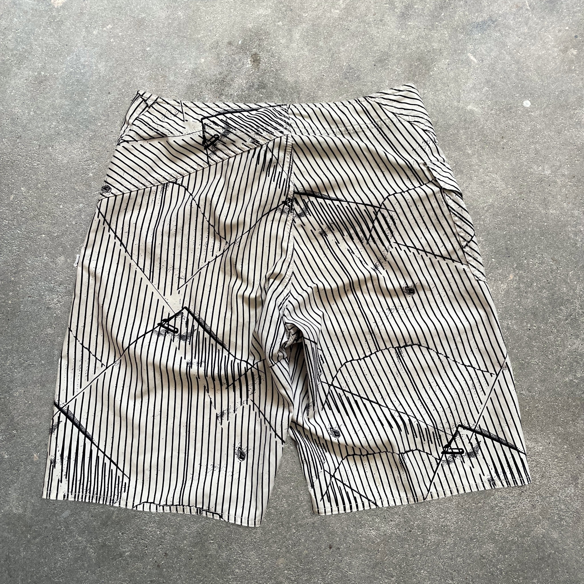 2000's Volcom Boardshorts White (30)