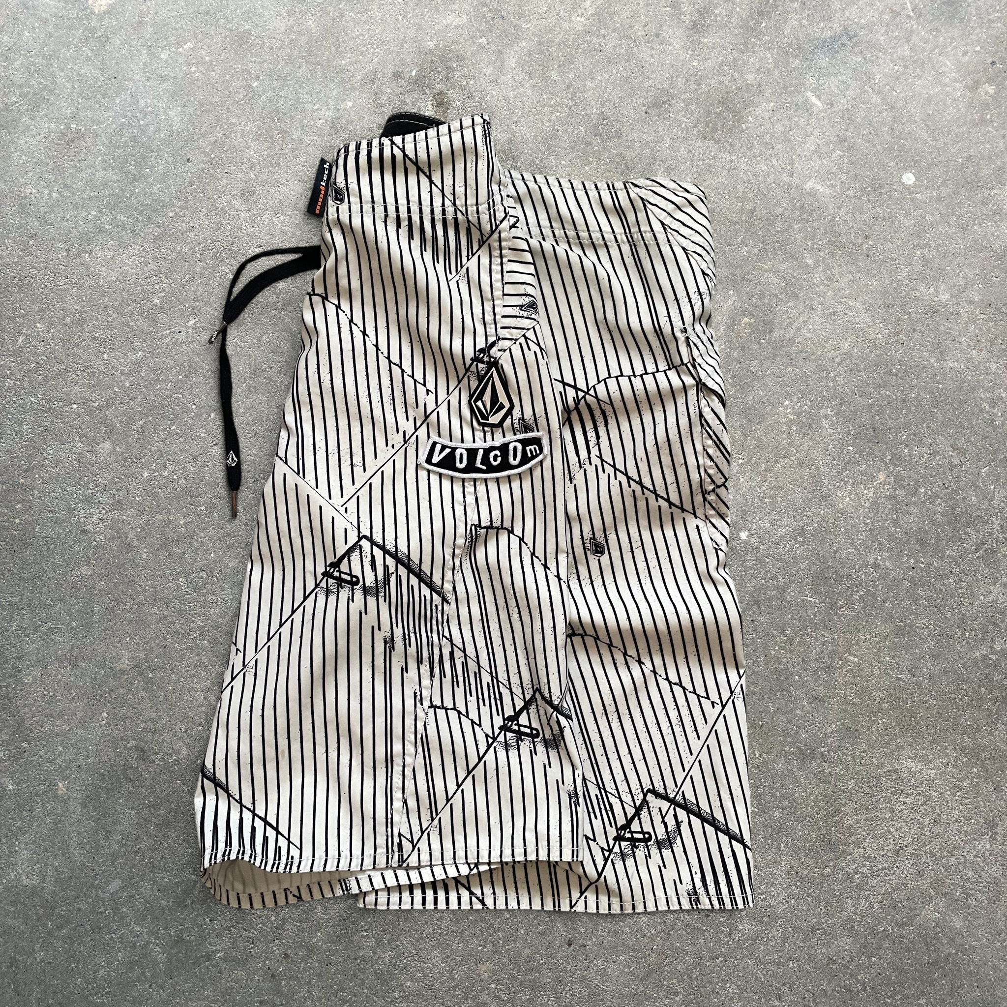 2000's Volcom Boardshorts White (30)