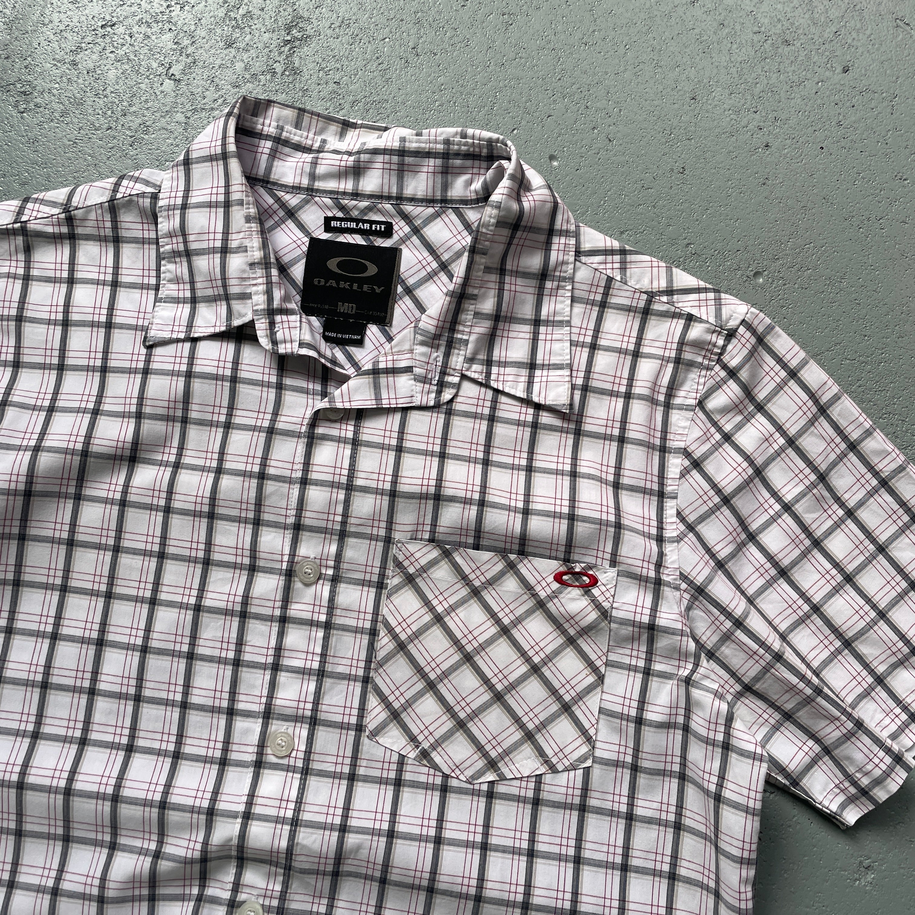2000's Oakley Short Sleeve Shirt (M)