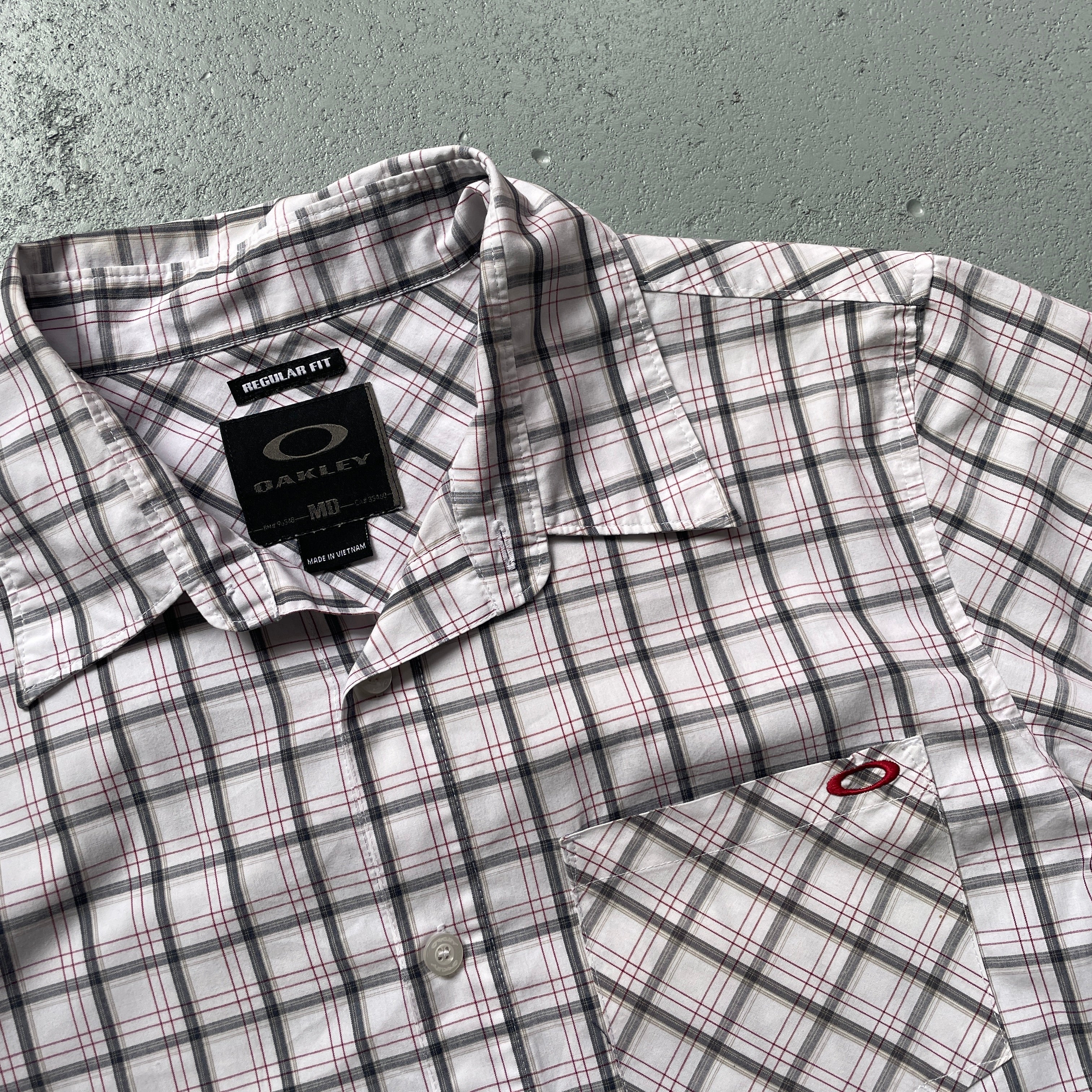2000's Oakley Short Sleeve Shirt (M)