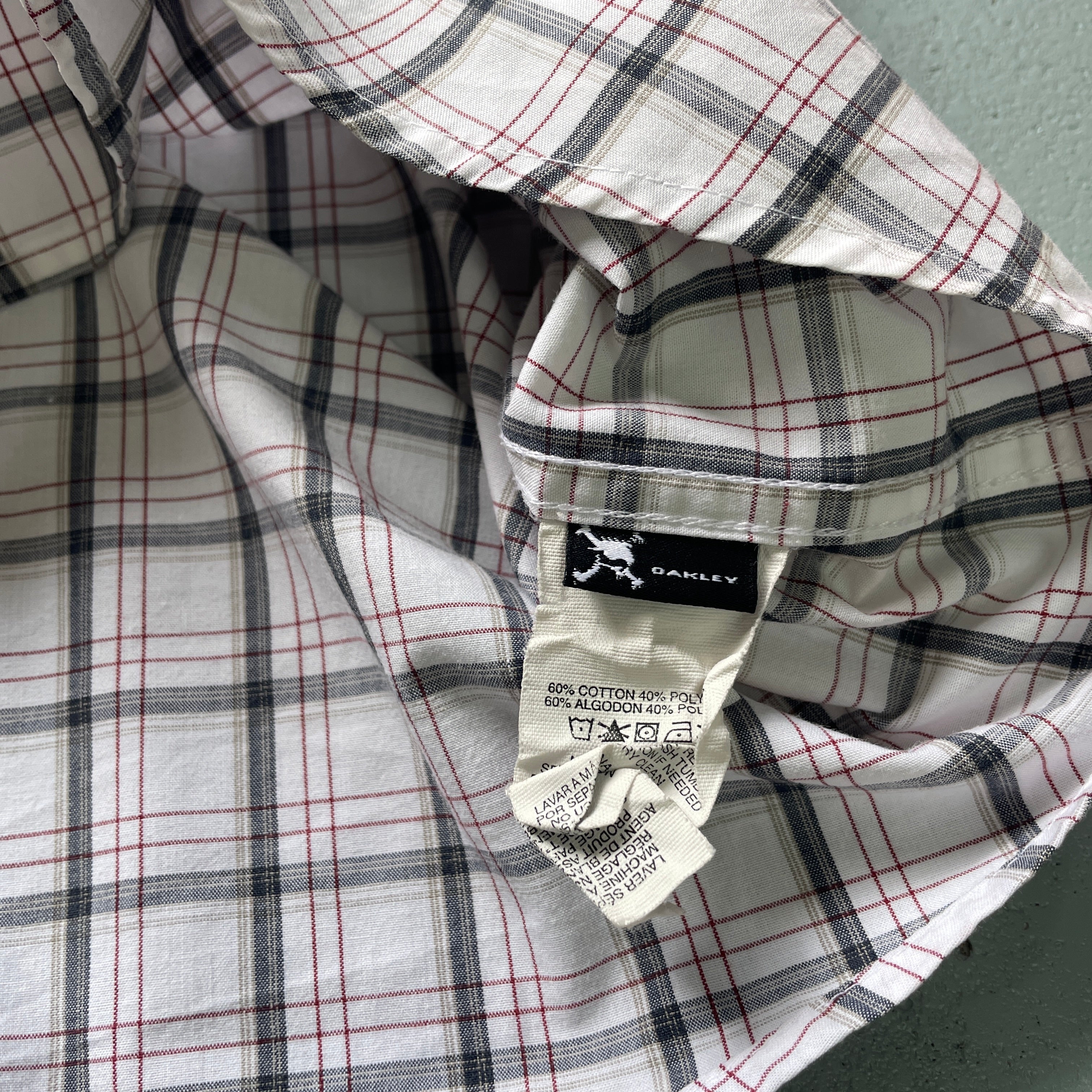 2000's Oakley Short Sleeve Shirt (M)