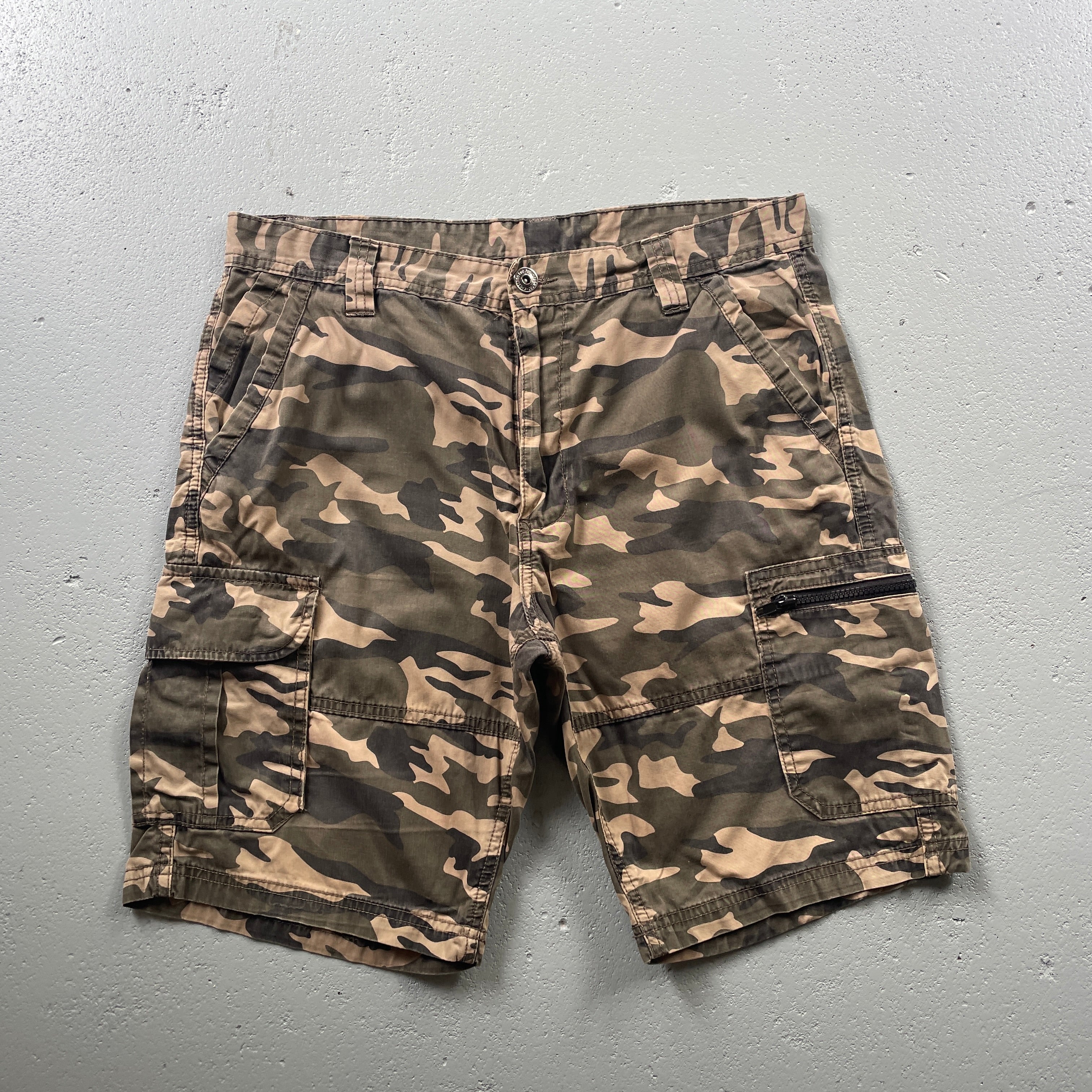 2000s Kangaroo Poo Cargo Shorts (32)