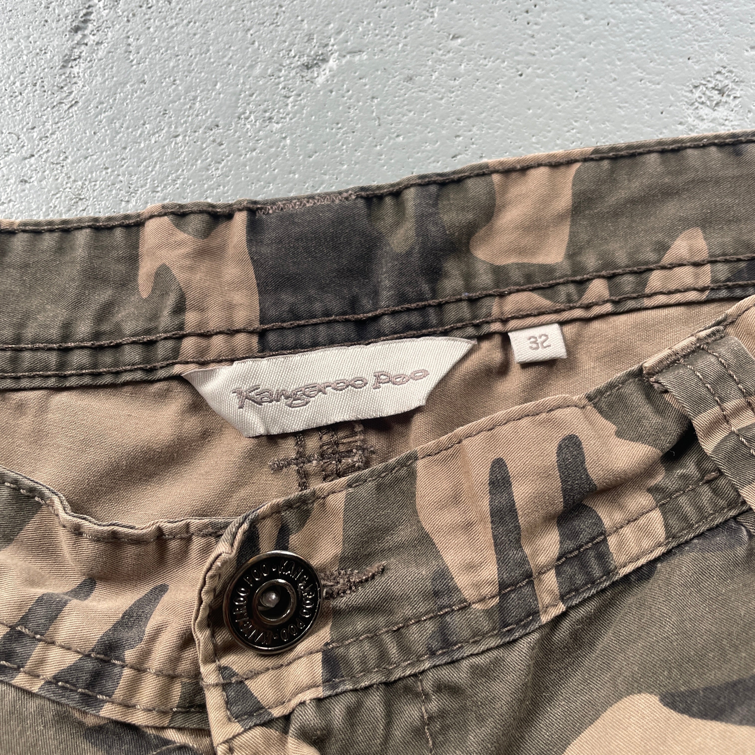 2000s Kangaroo Poo Cargo Shorts (32)
