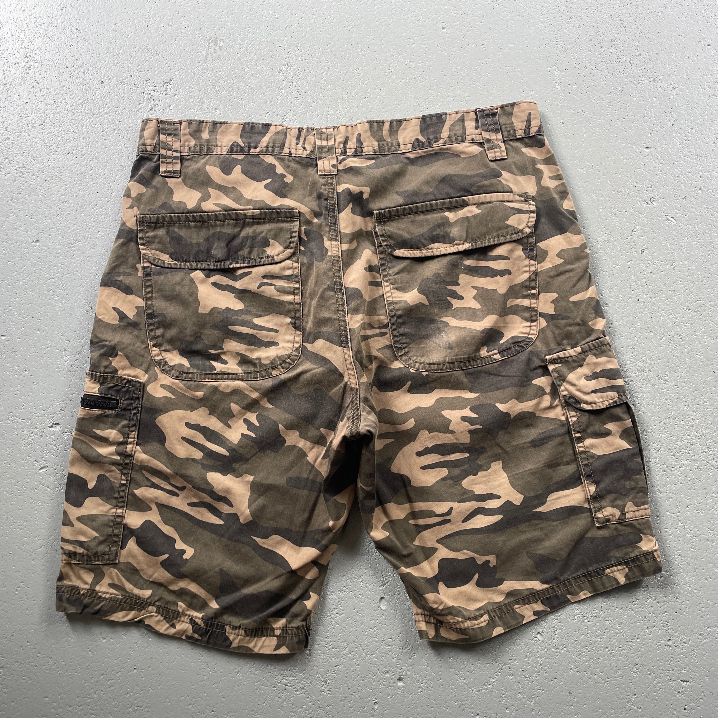 2000s Kangaroo Poo Cargo Shorts (32)