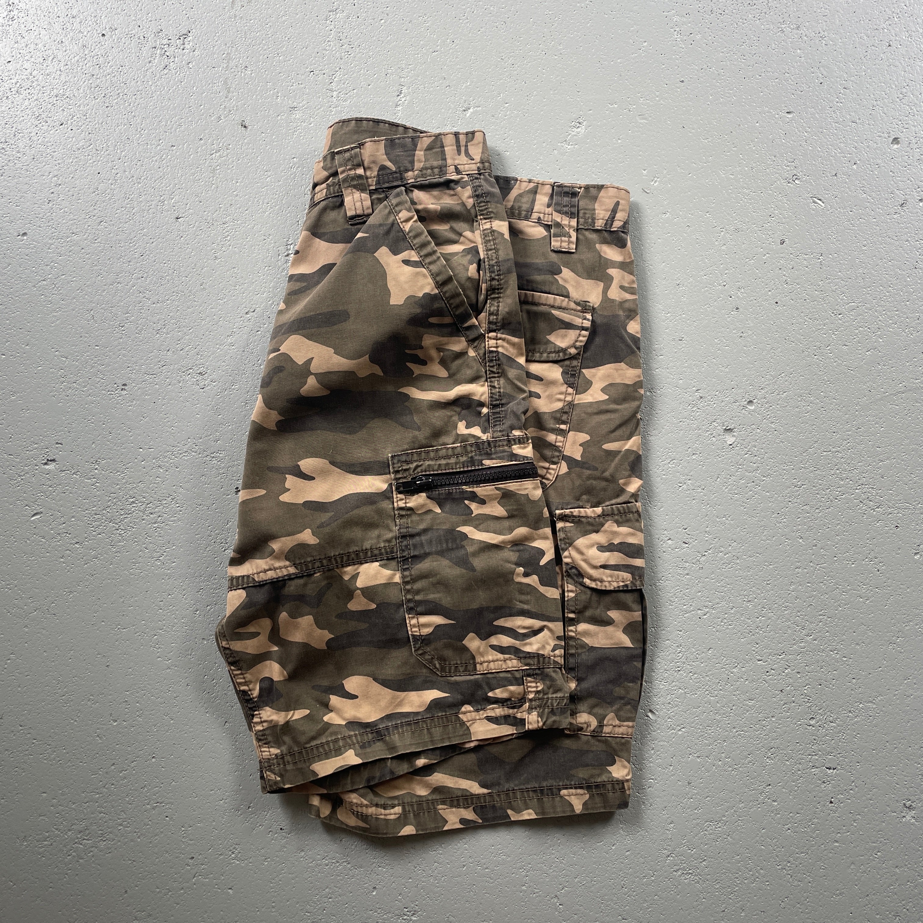 2000s Kangaroo Poo Cargo Shorts (32)