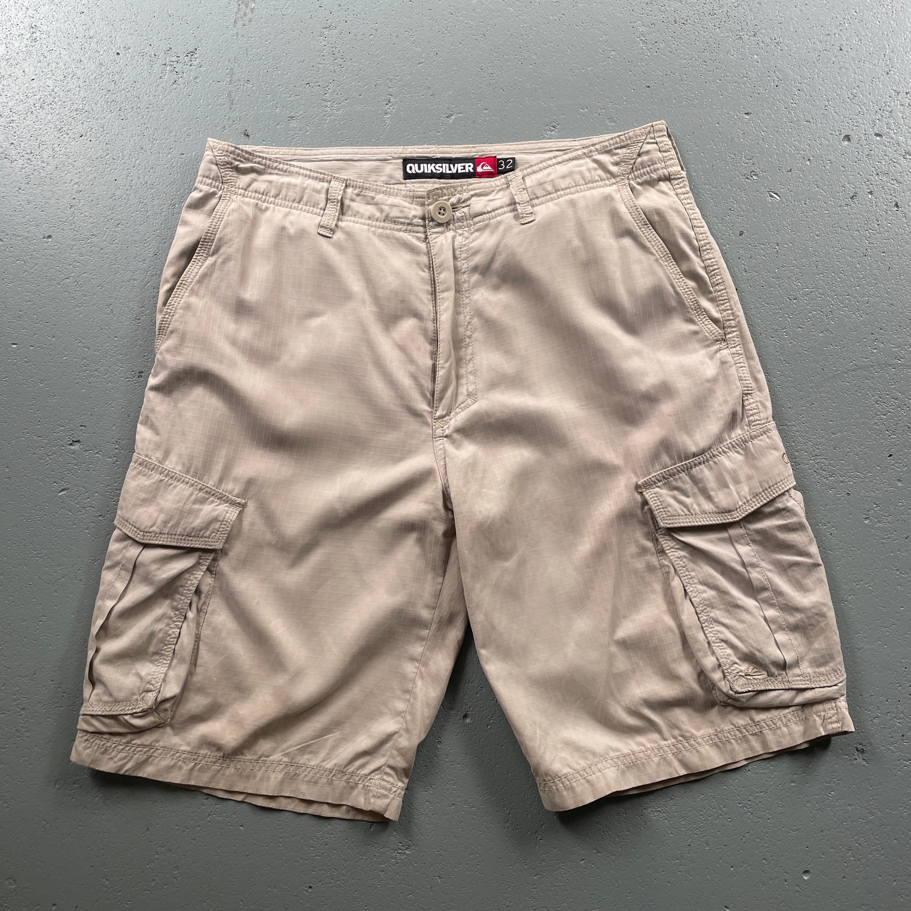 2000s Quiksilver Cargo Shorts Beige (32)