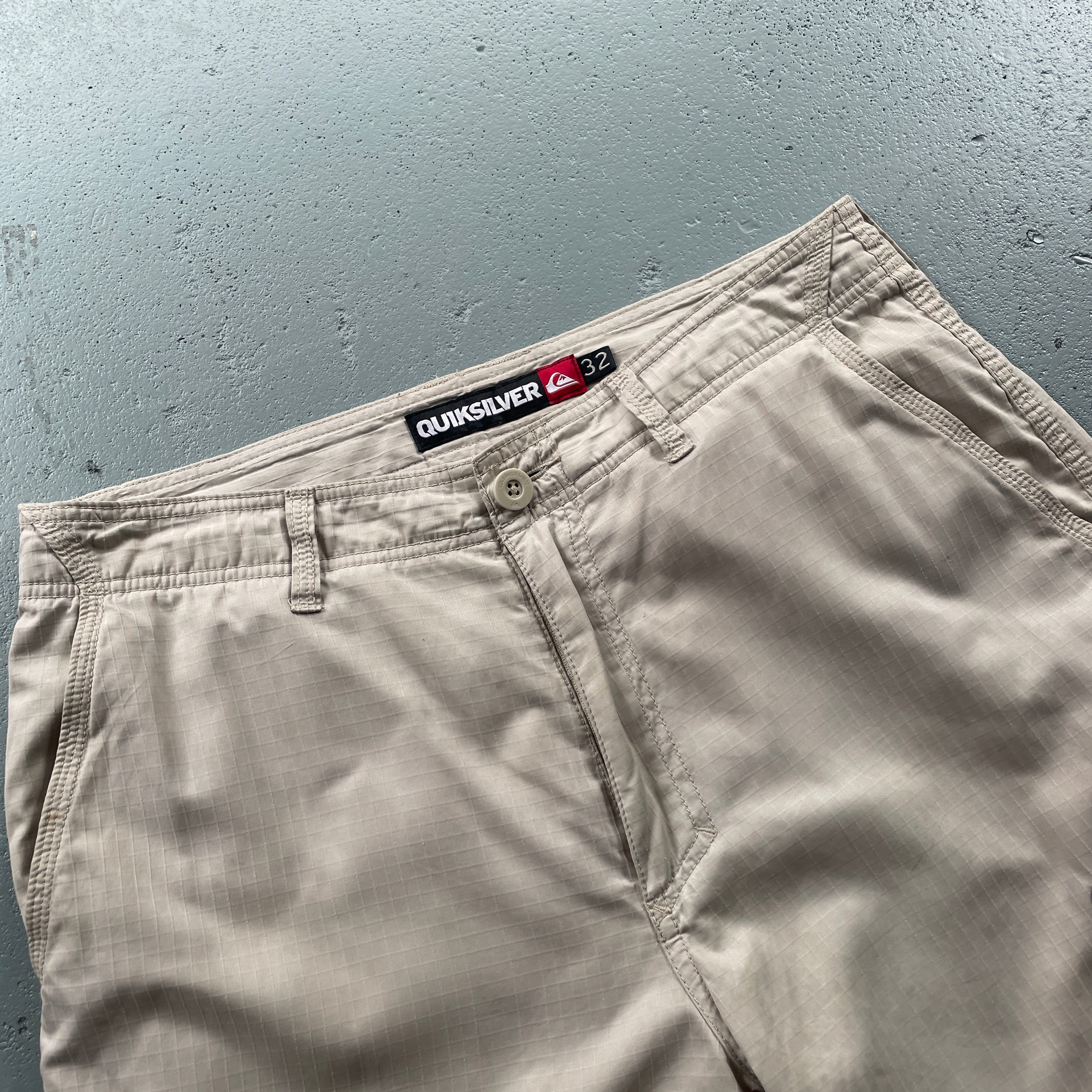 2000s Quiksilver Cargo Shorts Beige (32)