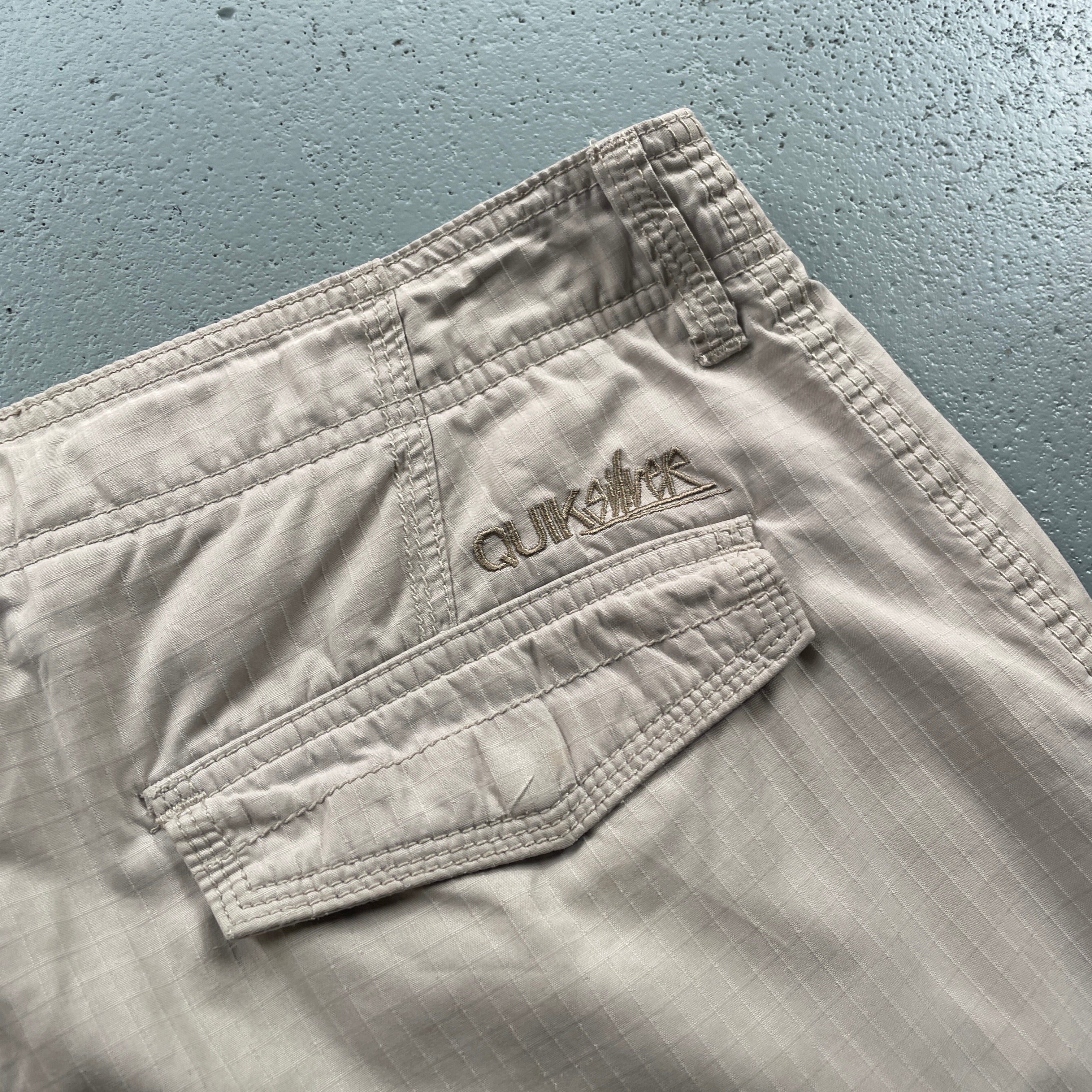 2000s Quiksilver Cargo Shorts Beige (32)